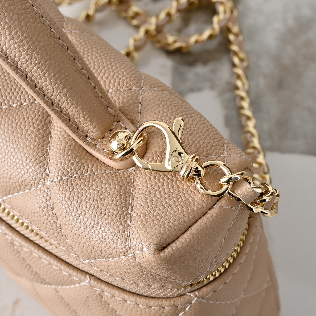 Chanel Style Crossbody Bag style reference detail image 5 from source 776508