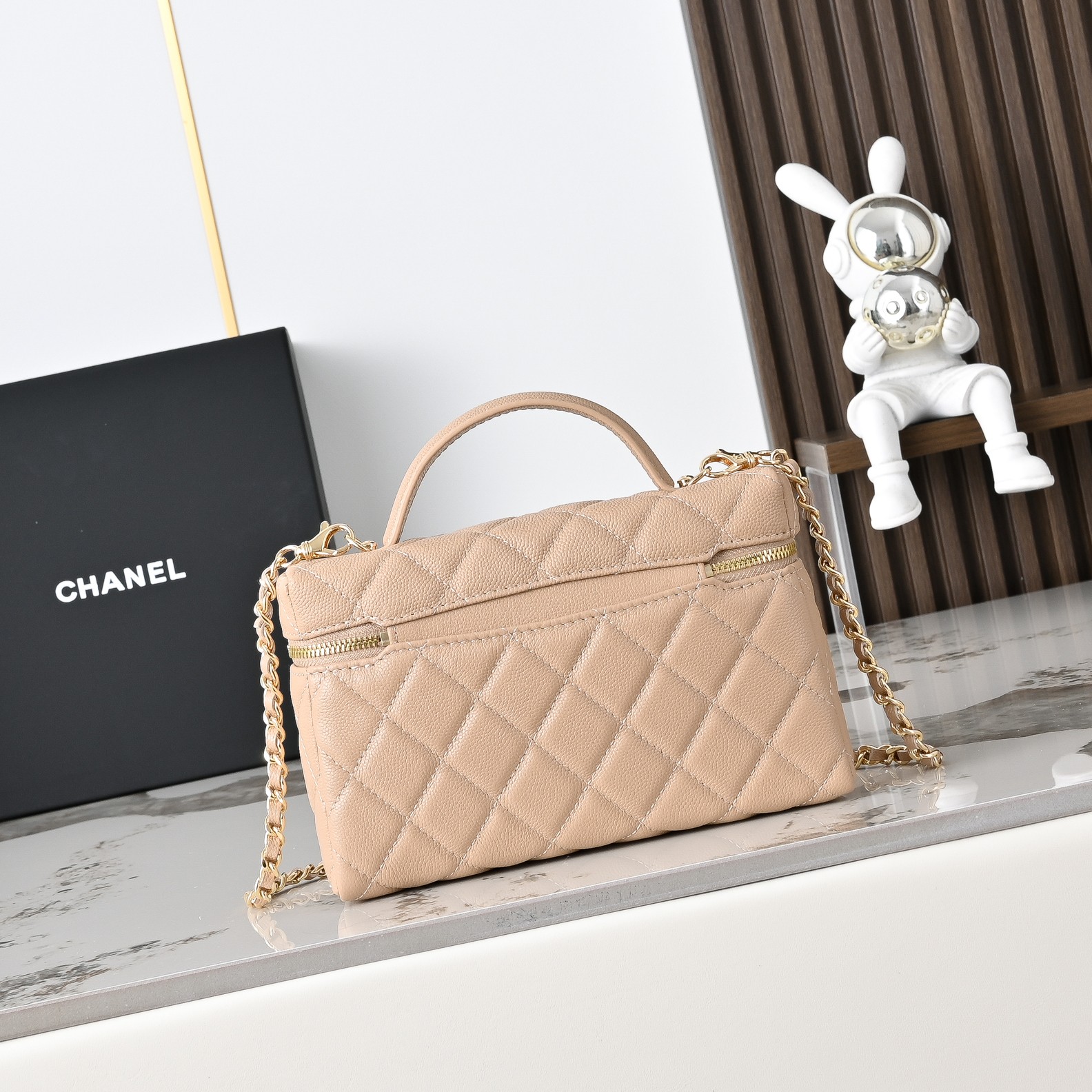 Chanel Style Crossbody Bag style reference detail image 1 from source 776508