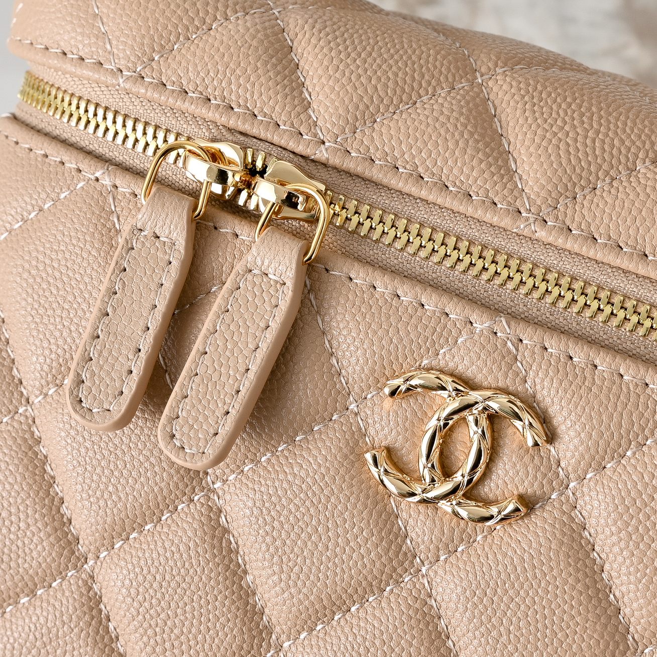 Chanel Style Crossbody Bag style reference detail image 4 from source 776508
