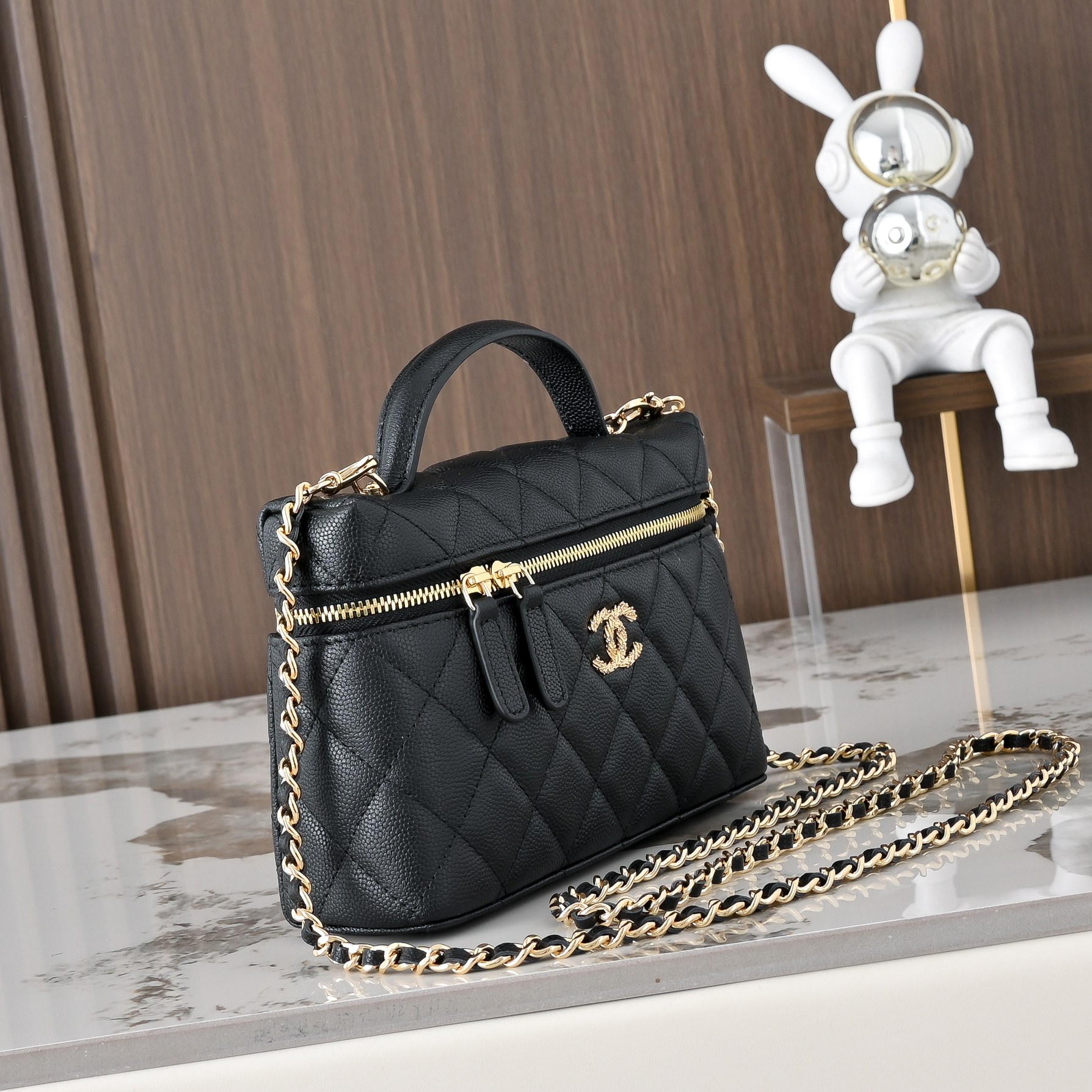 Chanel Style Leather Crossbody Bag style reference detail image 2 from source 776568