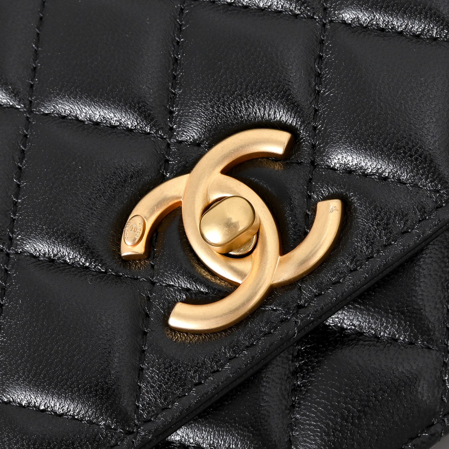Chanel Style Leather Chain Bag style reference detail image 4 from source 776517