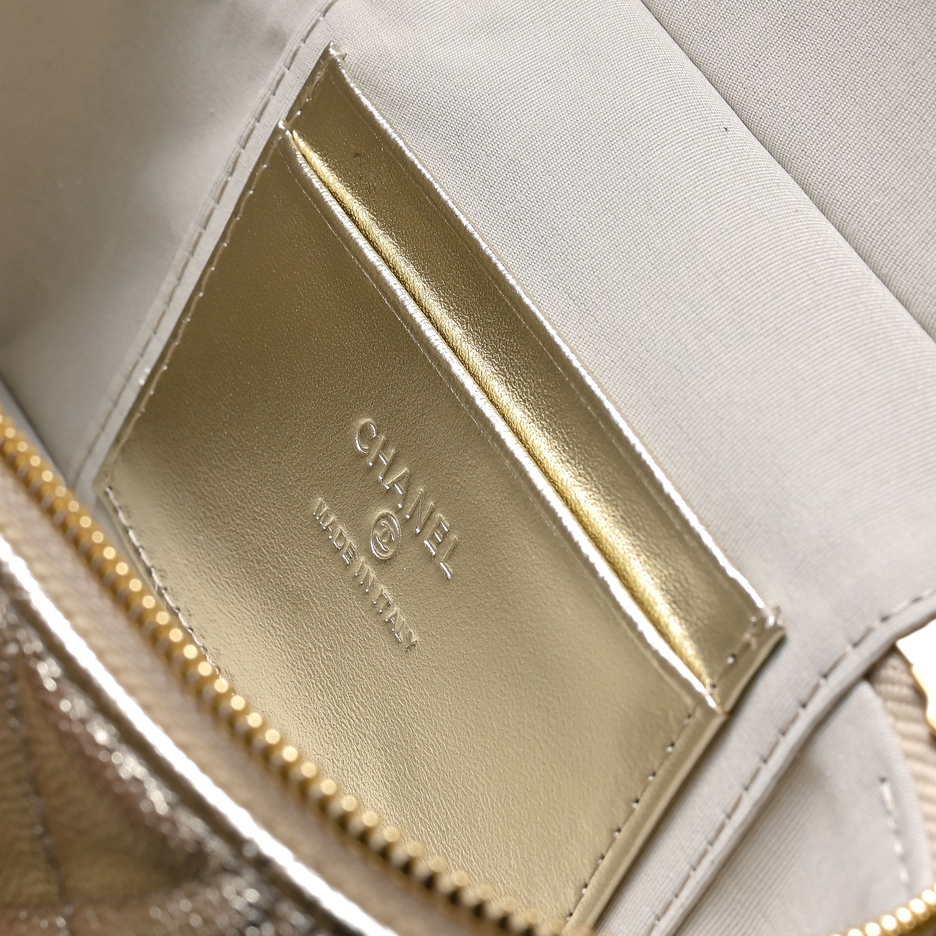 Chanel Style Crossbody Bag style reference detail image 8 from source 776510