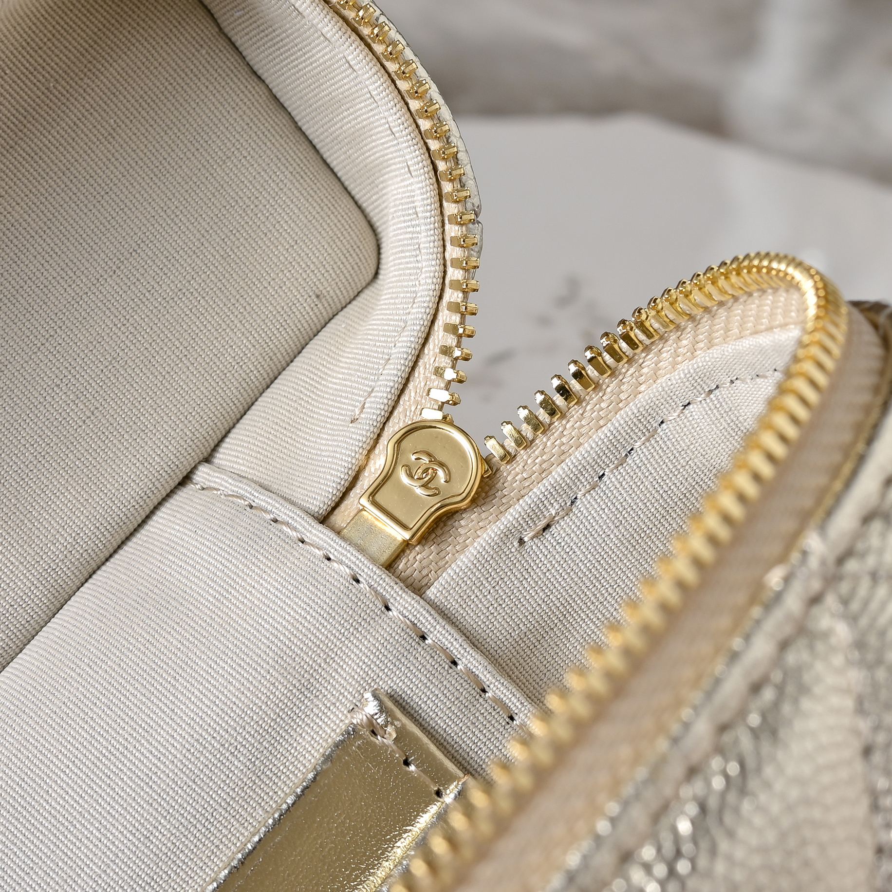 Chanel Style Crossbody Bag style reference detail image 7 from source 776510