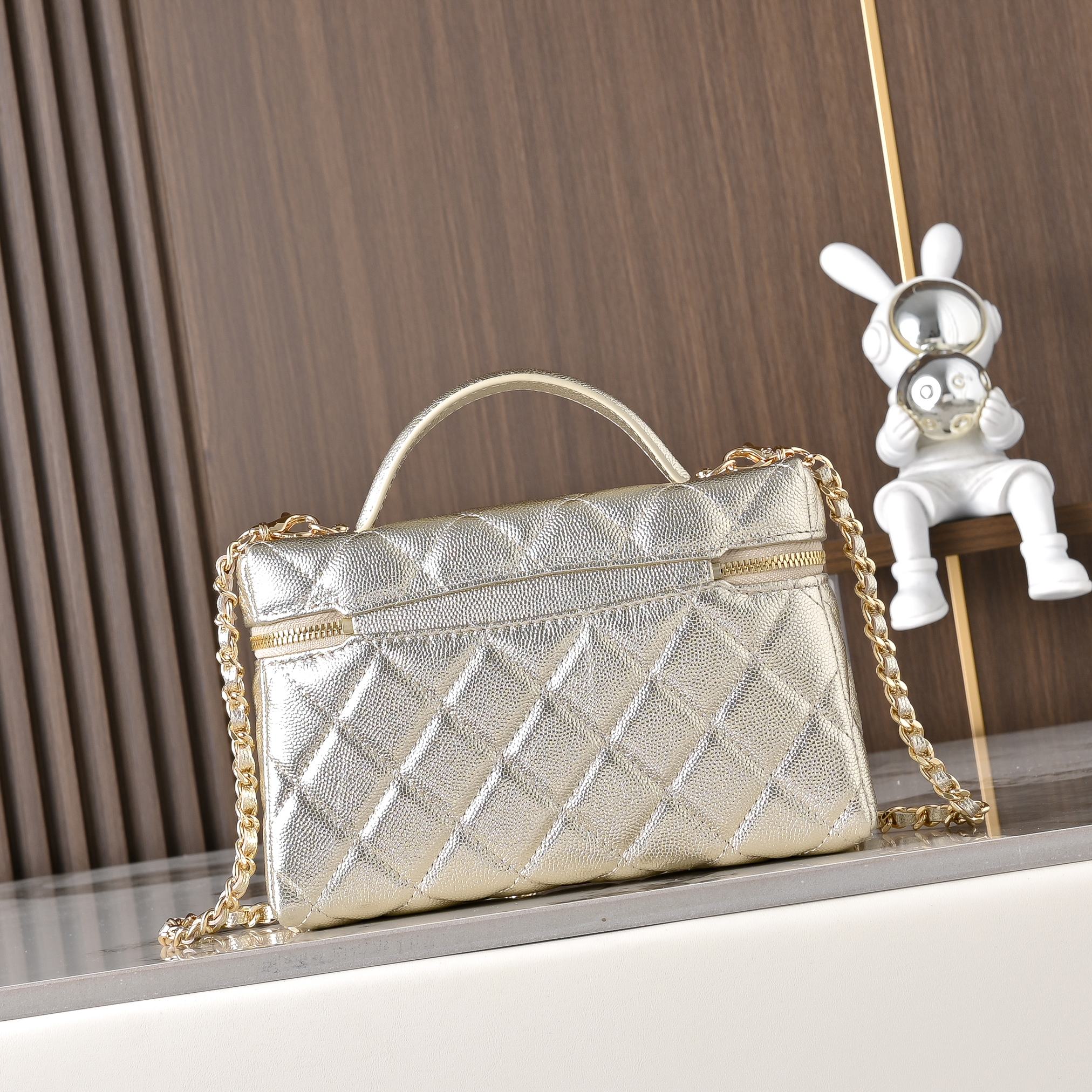 Chanel Style Crossbody Bag style reference detail image 2 from source 776510