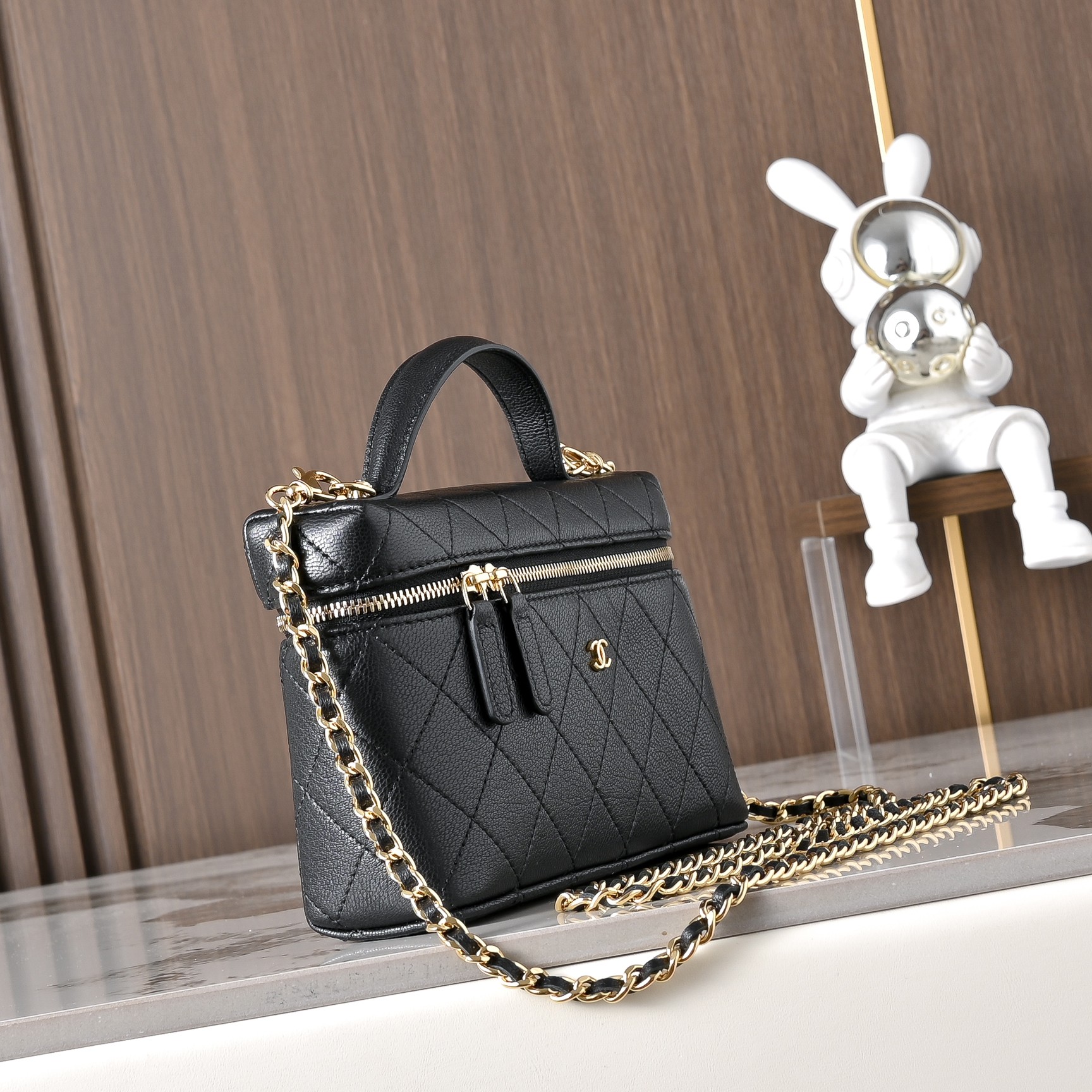 Chanel Style Leather Crossbody Bag style reference detail image 2 from source 776511
