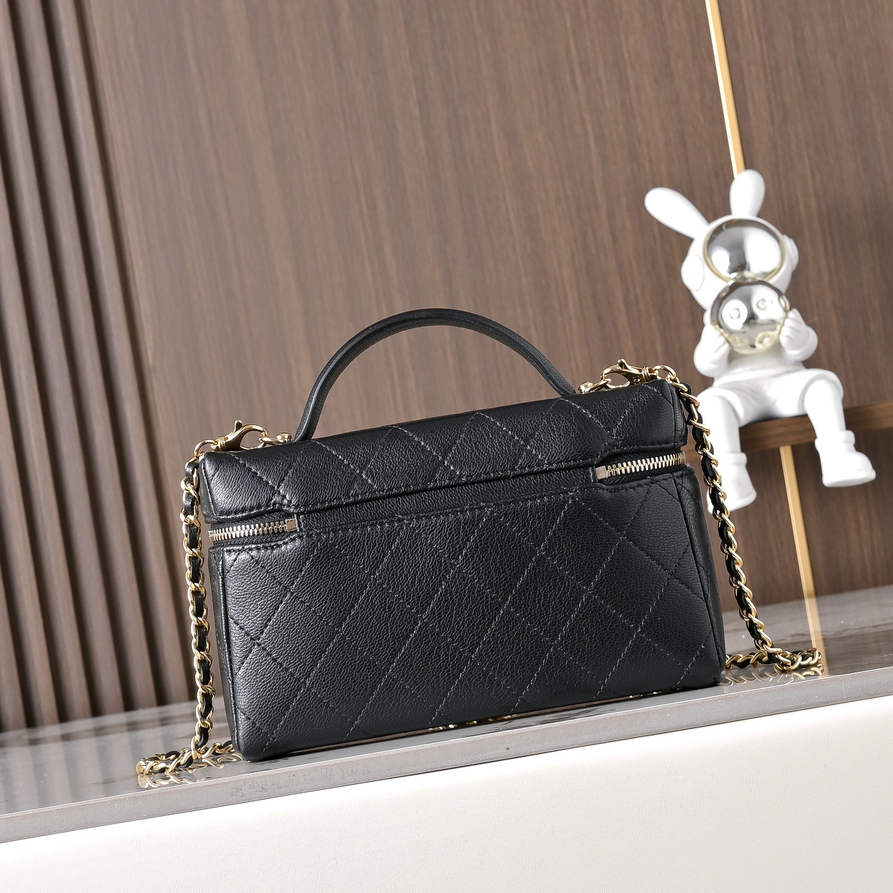 Chanel Style Leather Crossbody Bag style reference detail image 1 from source 776511