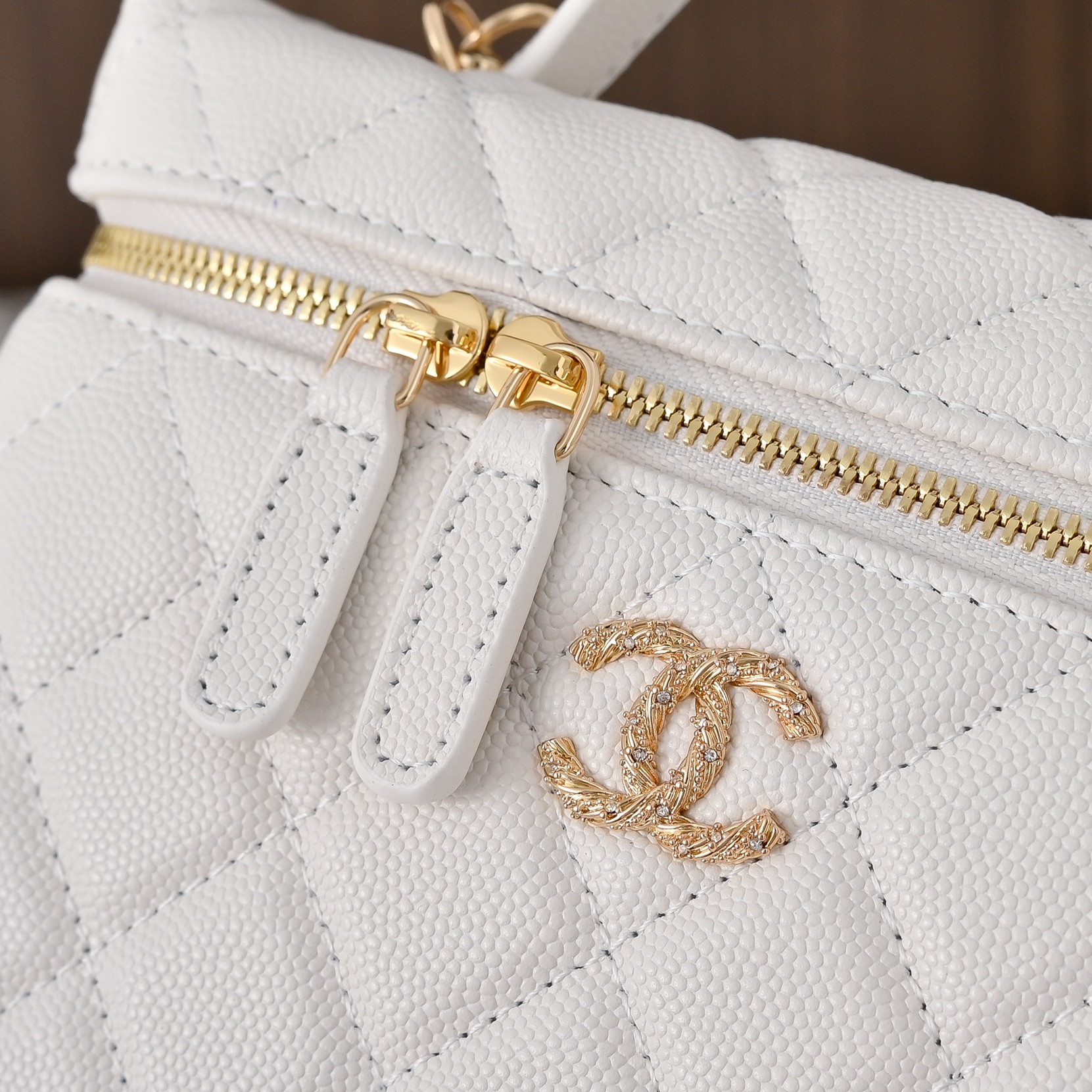 Chanel Style Leather Crossbody Bag style reference detail image 3 from source 776566