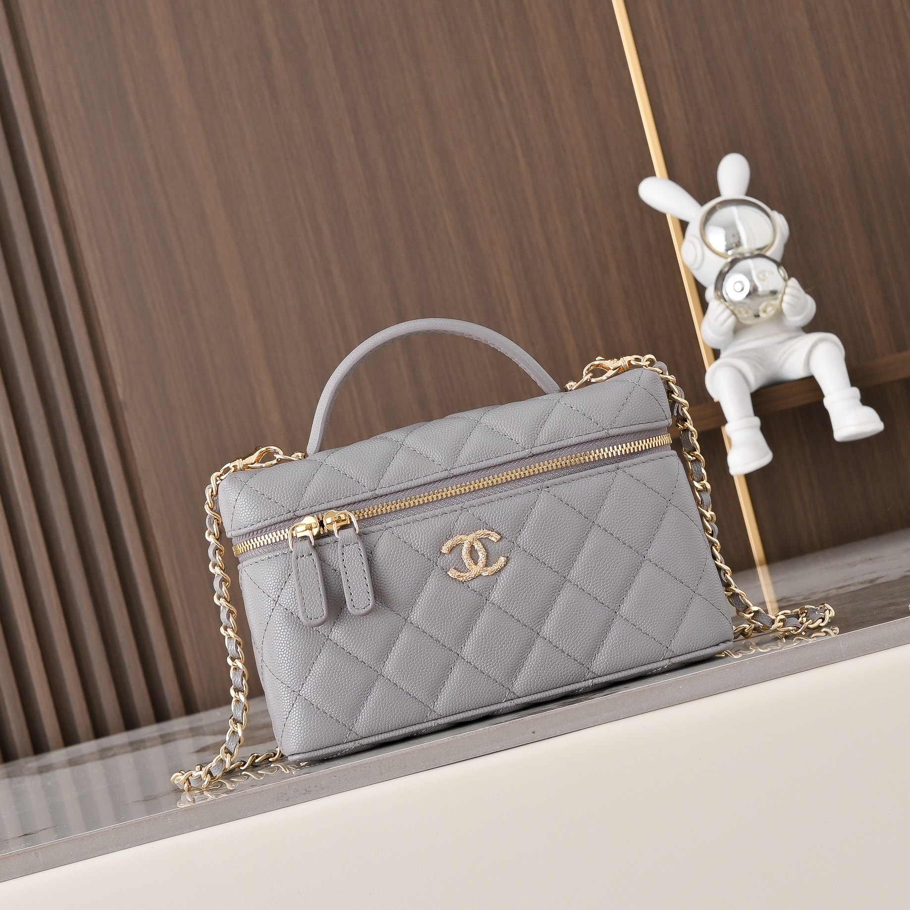 Chanel Style Leather Crossbody Bag style reference detail image 1 from source 776567