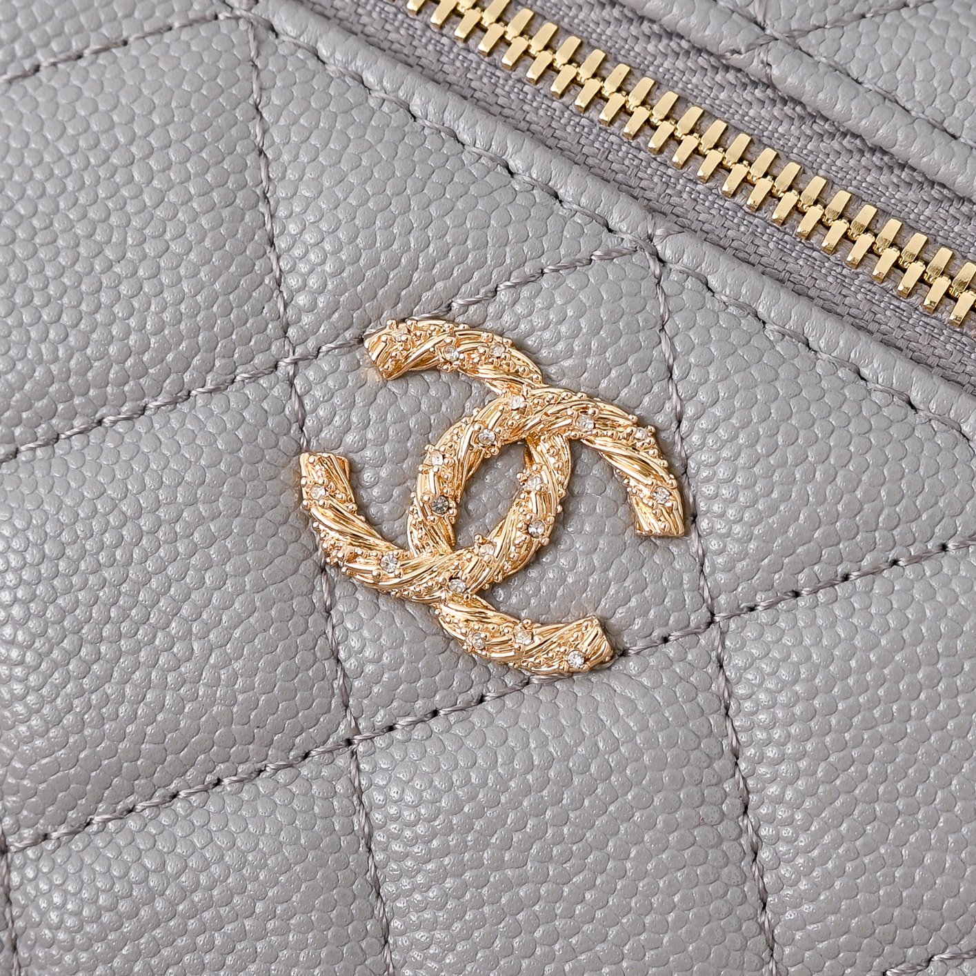 Chanel Style Leather Crossbody Bag style reference detail image 4 from source 776567