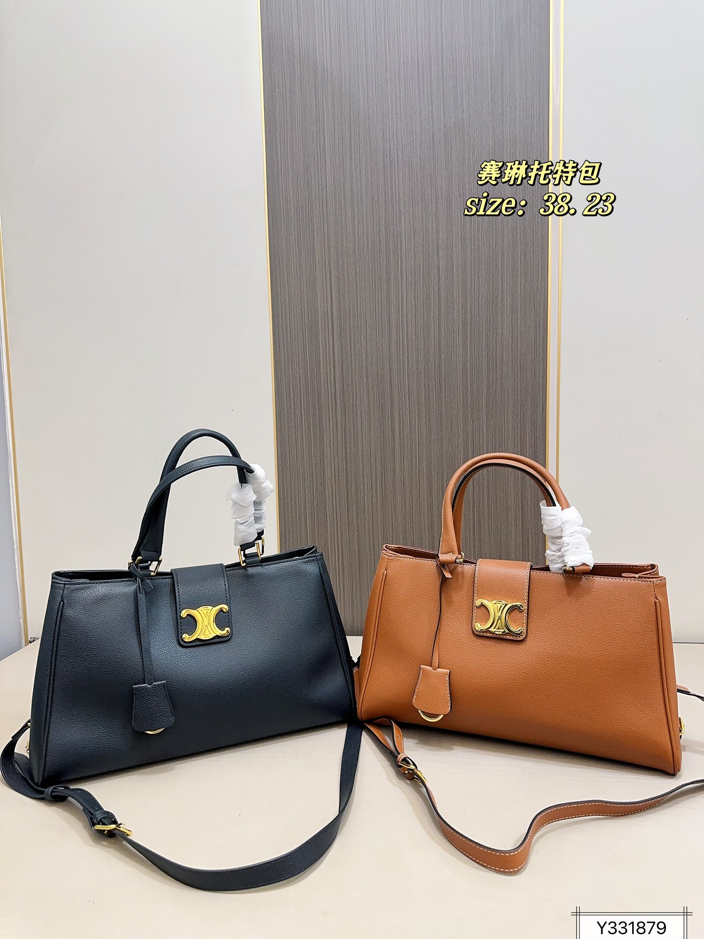 💰395 celine 赛琳新品托特包，
延续凯旋门  复古斜挎  ，
耐看新款一点都不老套。
尺寸38 23