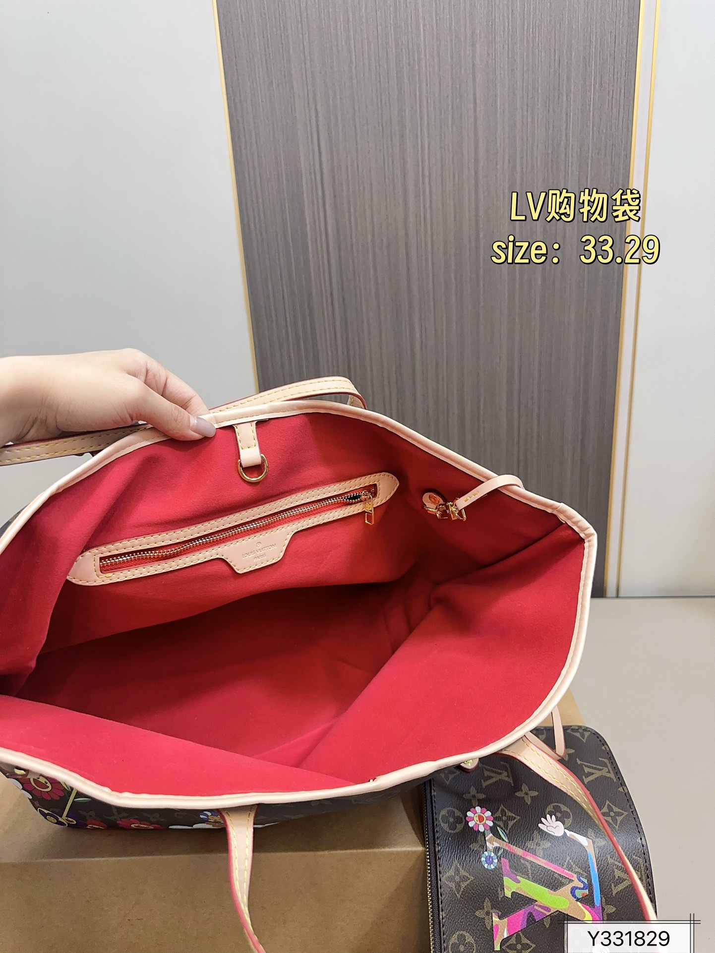 💰175
Lv Neverfull 经典入门款购物袋
骨灰级产物！经典到无可复制！
最最最经典畅销颜色！尺寸33.29
