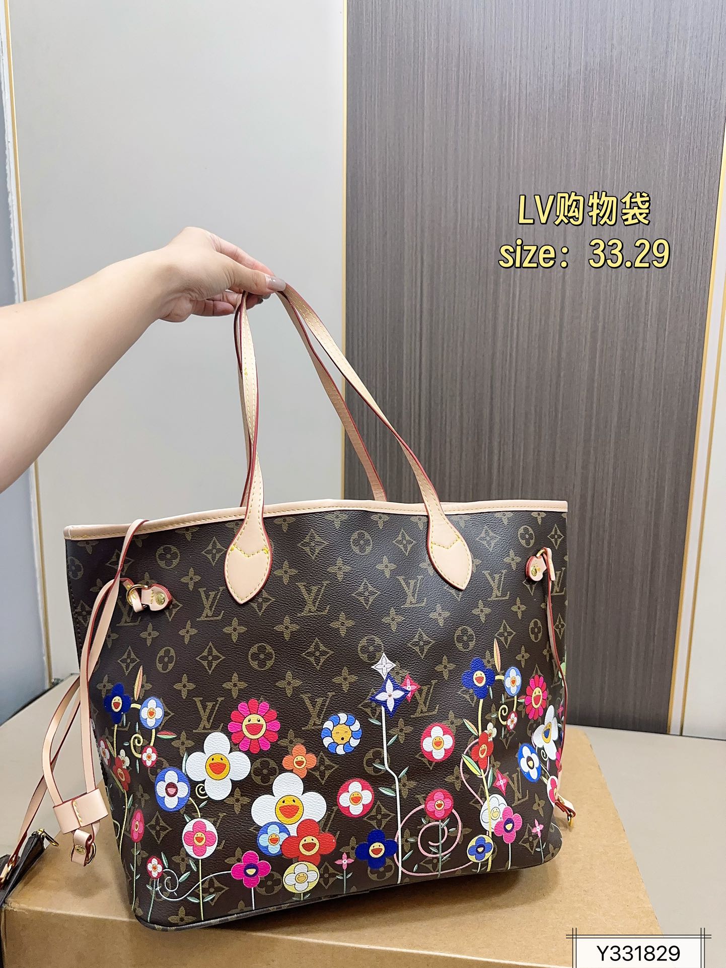 💰175
Lv Neverfull 经典入门款购物袋
骨灰级产物！经典到无可复制！
最最最经典畅销颜色！尺寸33.29