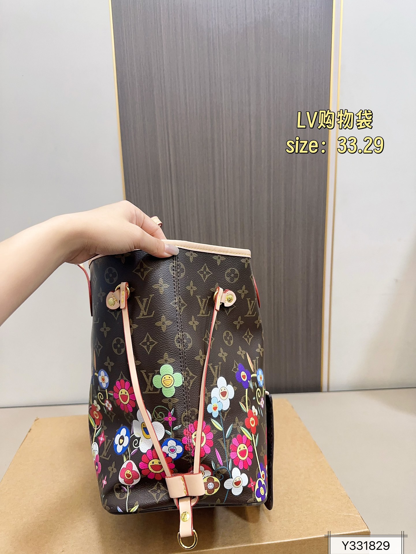 💰175
Lv Neverfull 经典入门款购物袋
骨灰级产物！经典到无可复制！
最最最经典畅销颜色！尺寸33.29