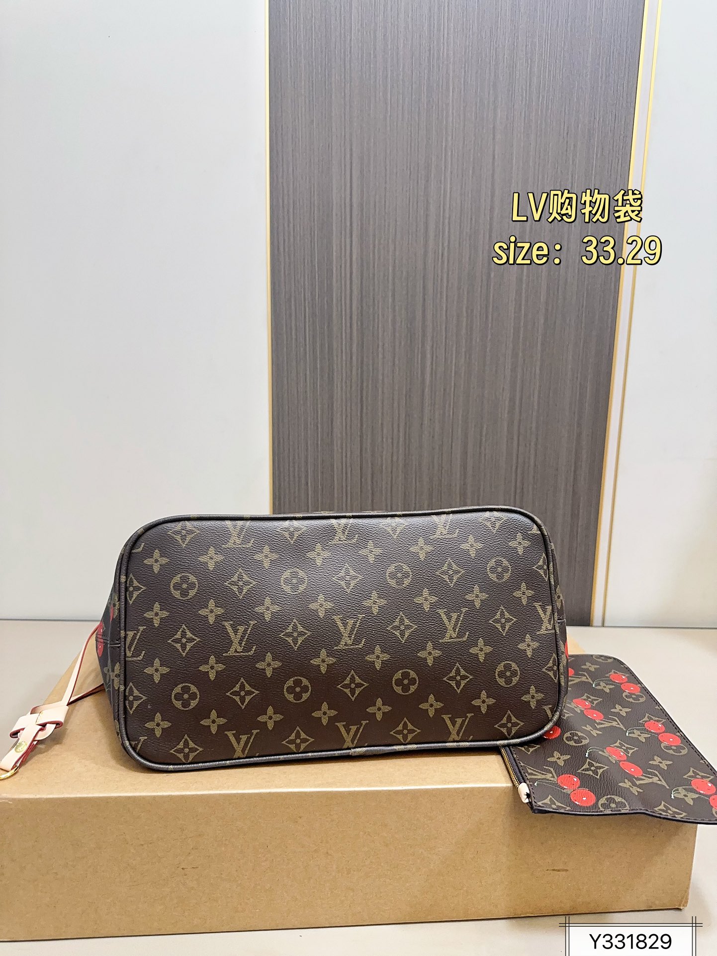 💰175
Lv Neverfull 经典入门款购物袋
骨灰级产物！经典到无可复制！
最最最经典畅销颜色！尺寸33.29