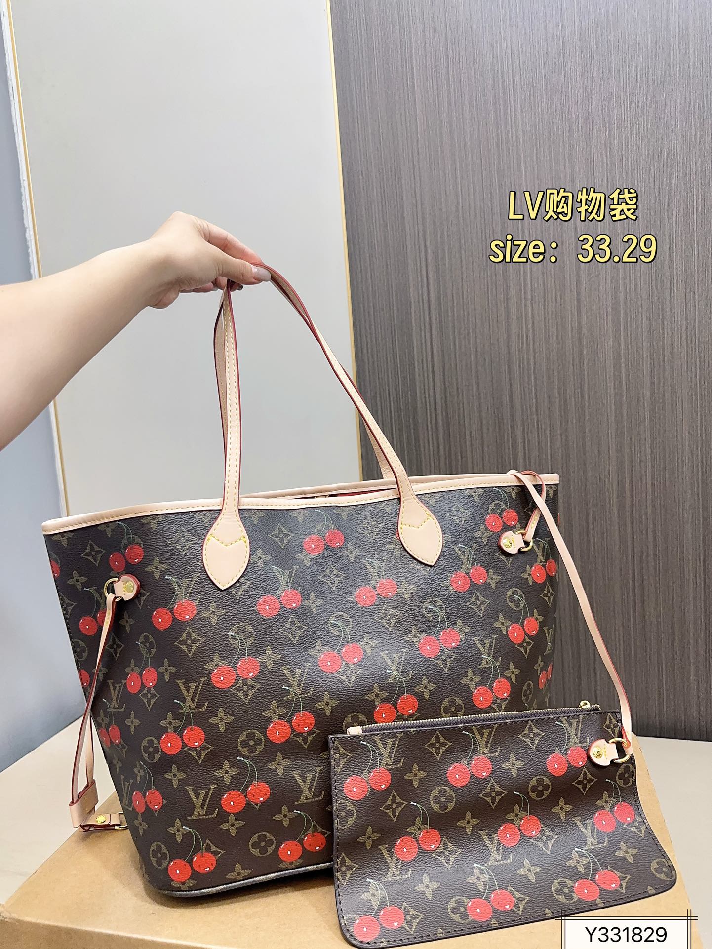 💰175
Lv Neverfull 经典入门款购物袋
骨灰级产物！经典到无可复制！
最最最经典畅销颜色！尺寸33.29