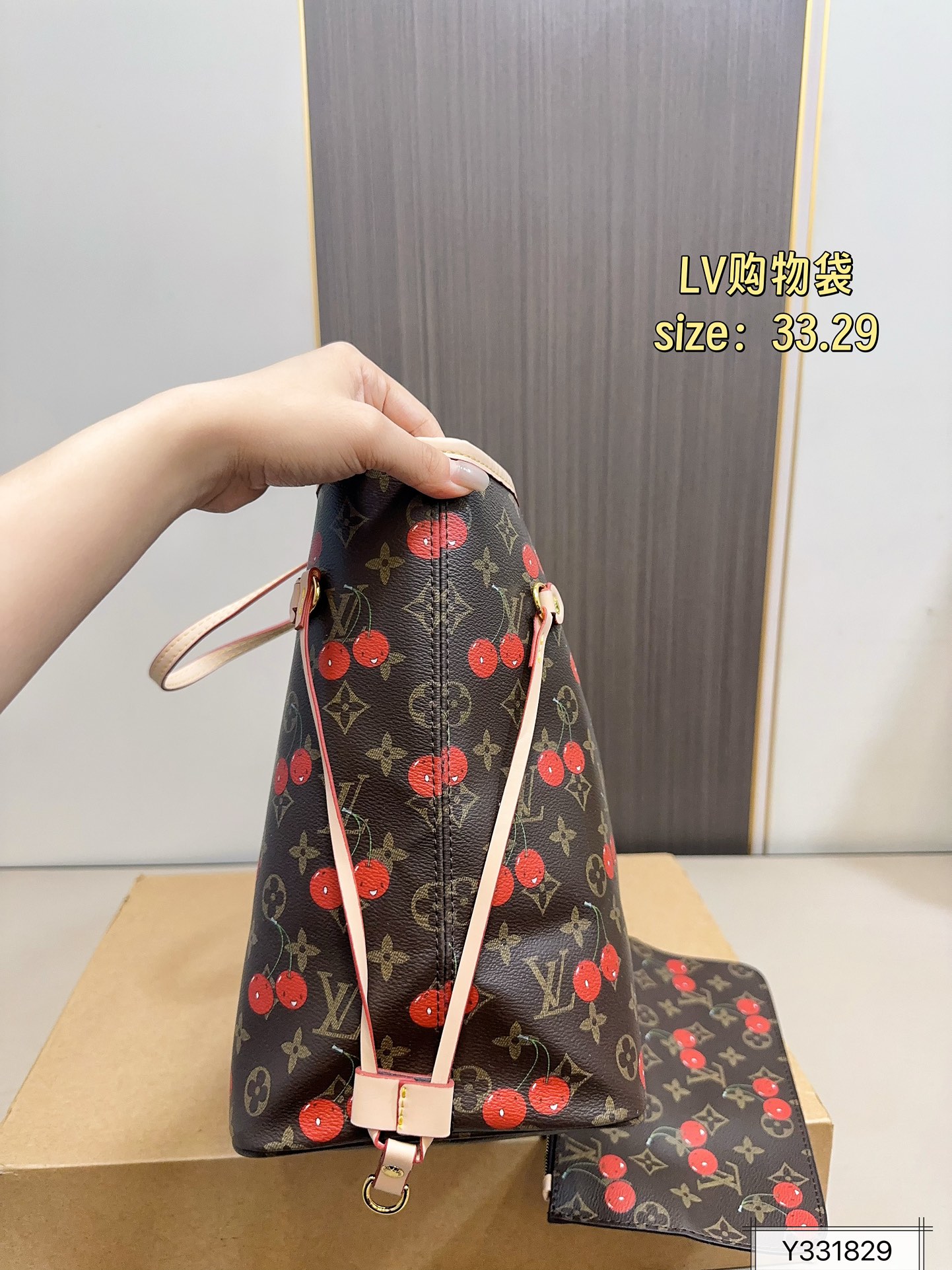💰175
Lv Neverfull 经典入门款购物袋
骨灰级产物！经典到无可复制！
最最最经典畅销颜色！尺寸33.29