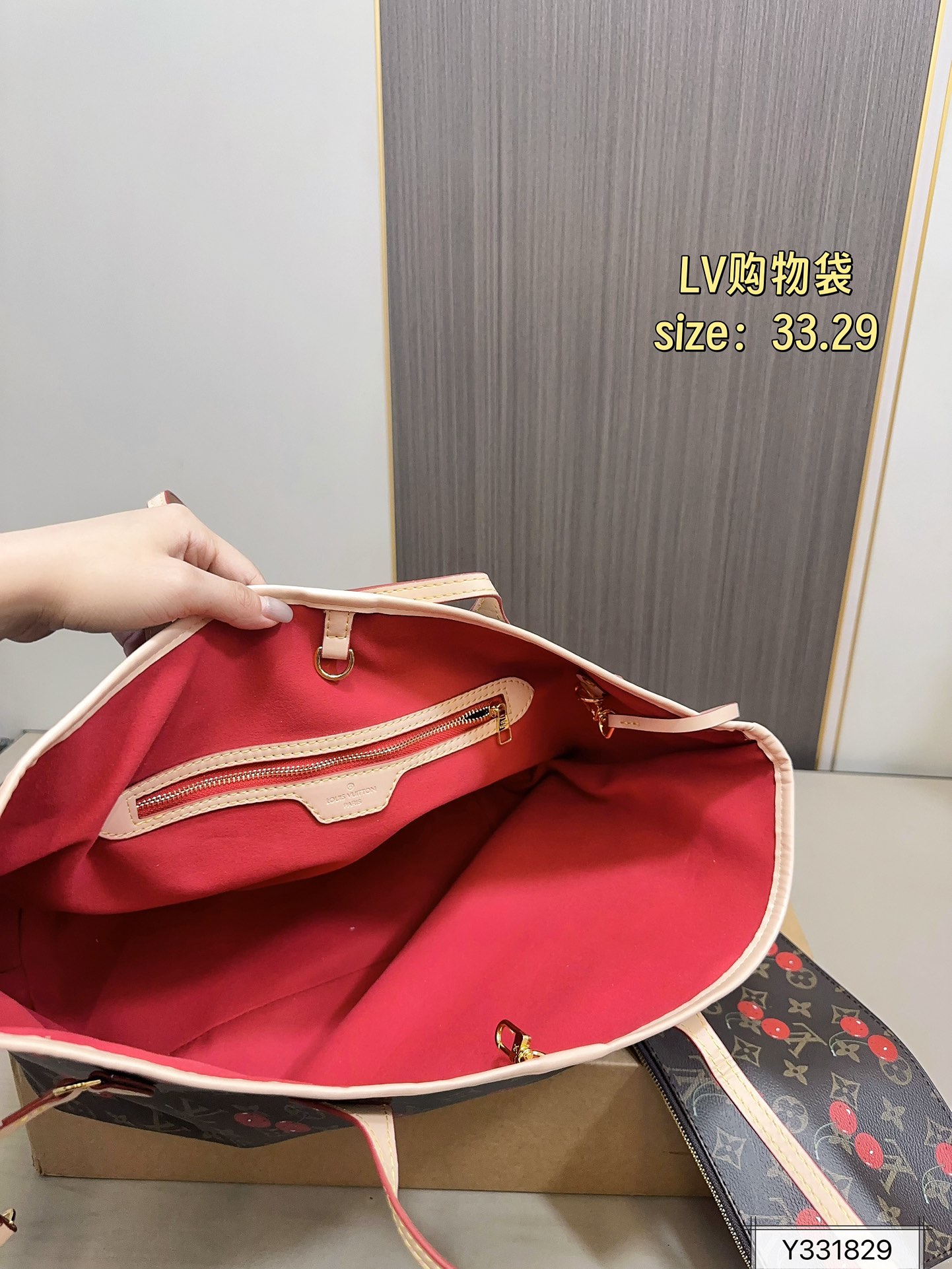 💰175
Lv Neverfull 经典入门款购物袋
骨灰级产物！经典到无可复制！
最最最经典畅销颜色！尺寸33.29
