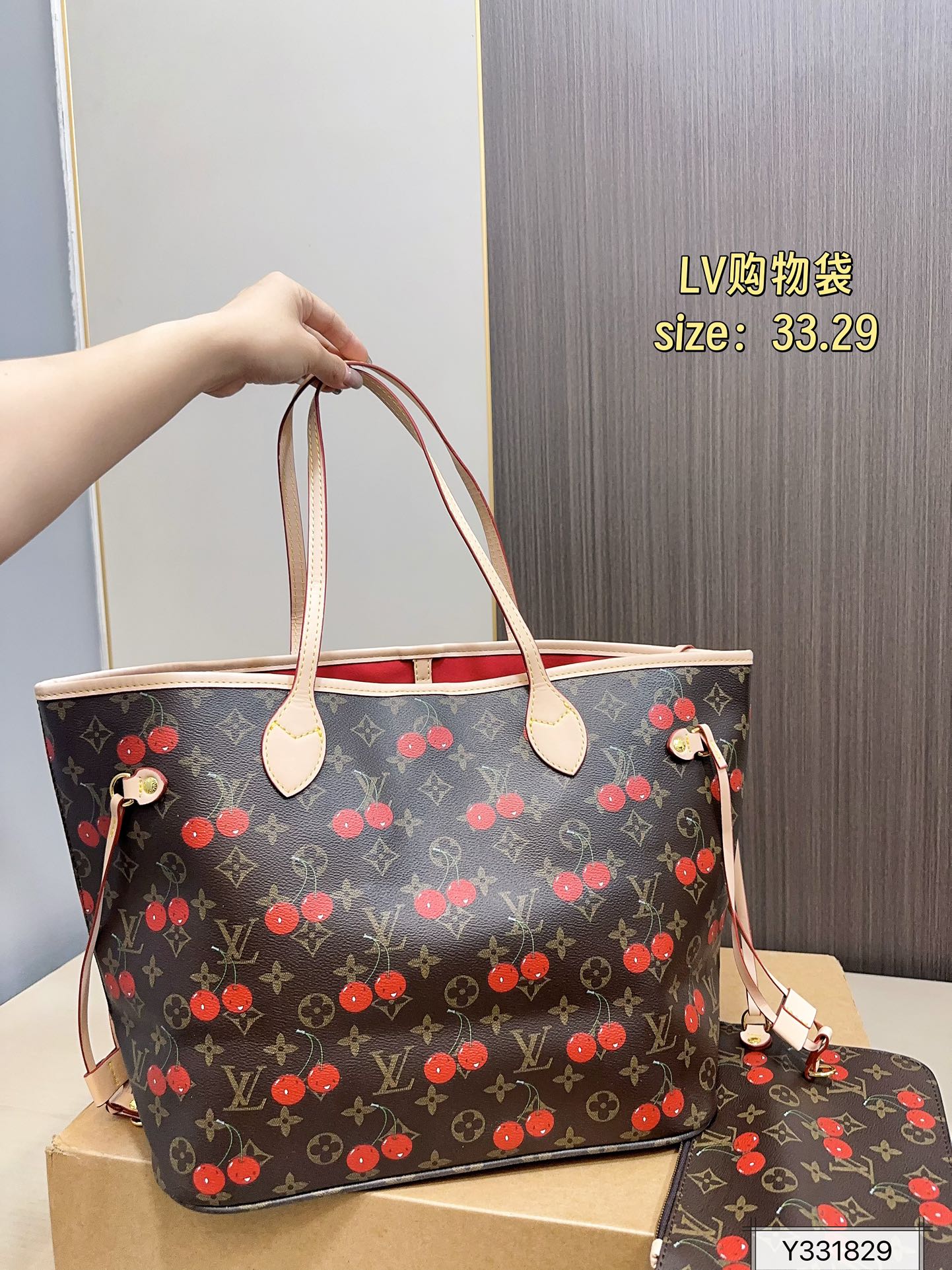 💰175
Lv Neverfull 经典入门款购物袋
骨灰级产物！经典到无可复制！
最最最经典畅销颜色！尺寸33.29