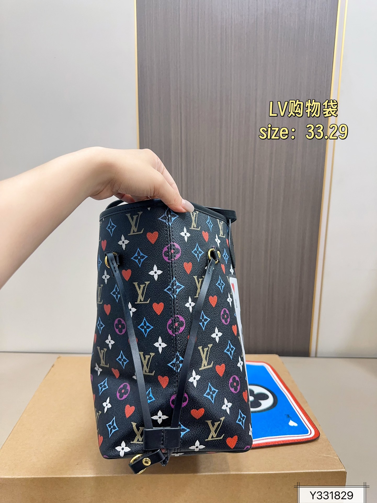 💰175
Lv Neverfull 经典入门款购物袋
骨灰级产物！经典到无可复制！
最最最经典畅销颜色！尺寸33.29