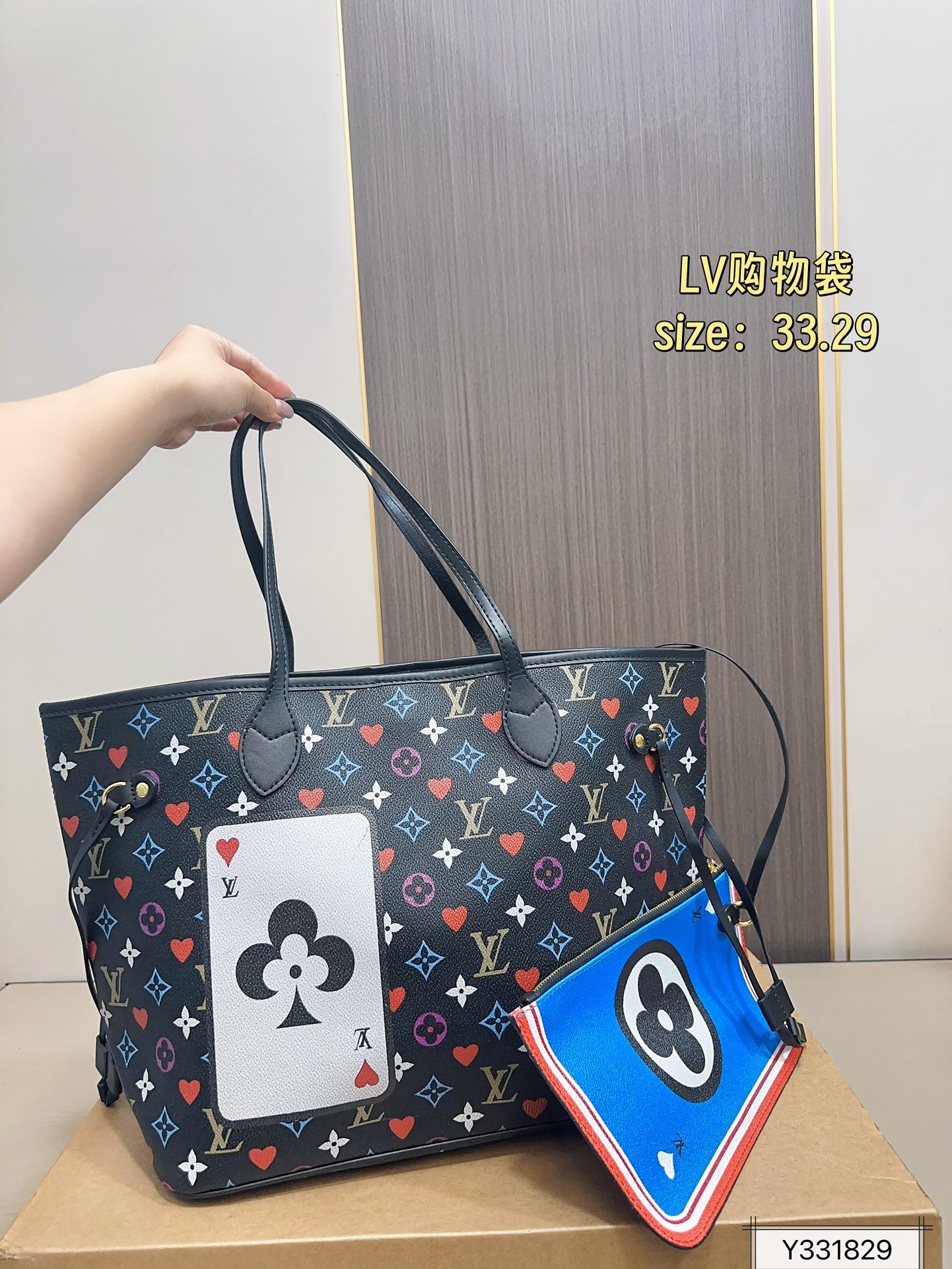 💰175
Lv Neverfull 经典入门款购物袋
骨灰级产物！经典到无可复制！
最最最经典畅销颜色！尺寸33.29