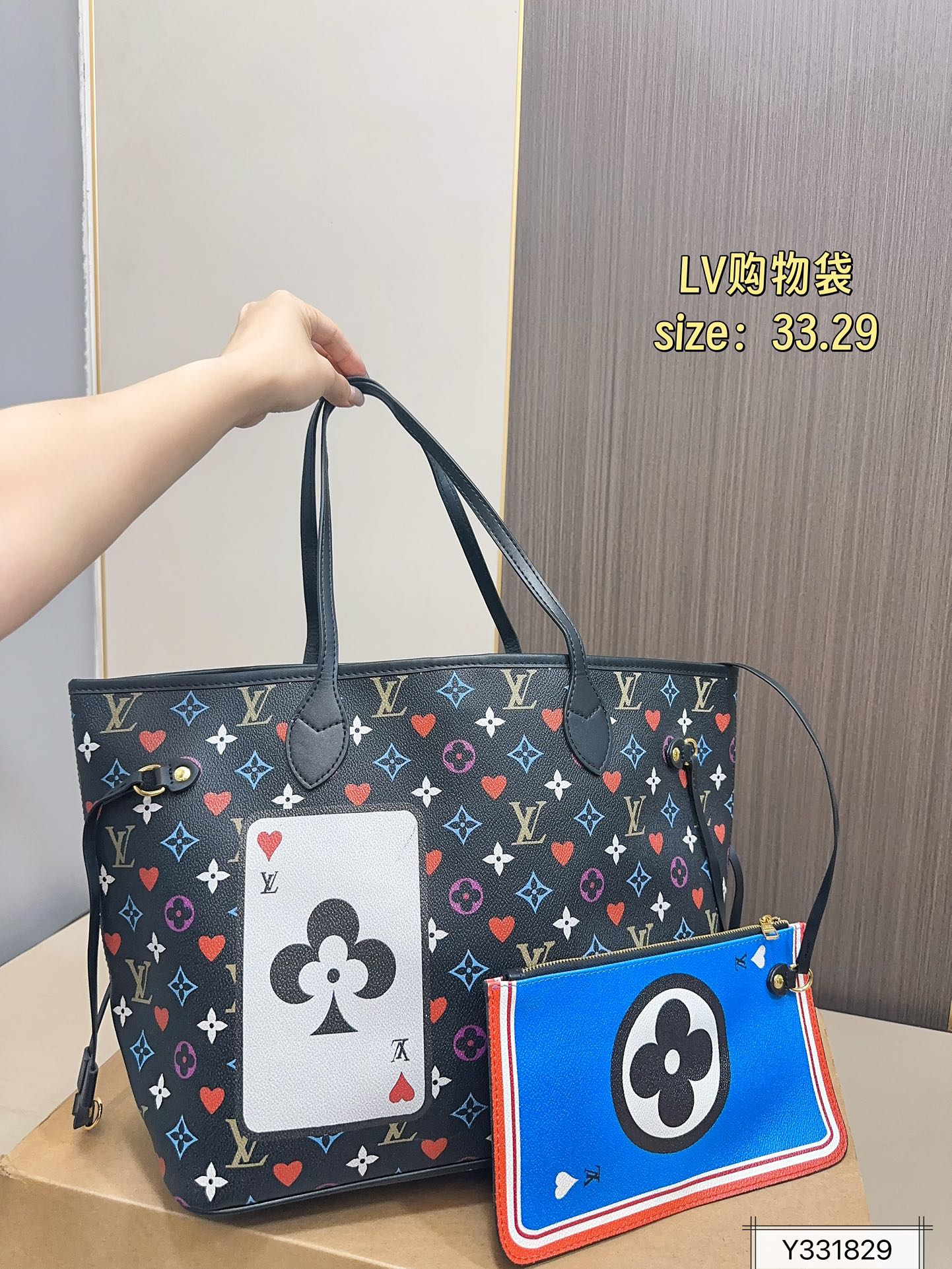 💰175
Lv Neverfull 经典入门款购物袋
骨灰级产物！经典到无可复制！
最最最经典畅销颜色！尺寸33.29
