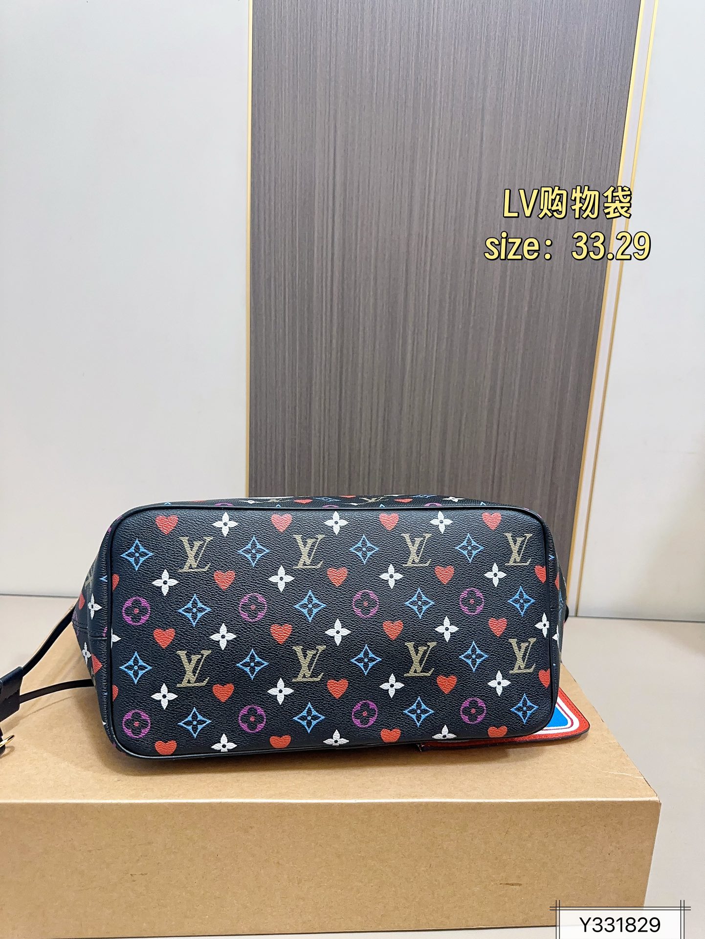 💰175
Lv Neverfull 经典入门款购物袋
骨灰级产物！经典到无可复制！
最最最经典畅销颜色！尺寸33.29