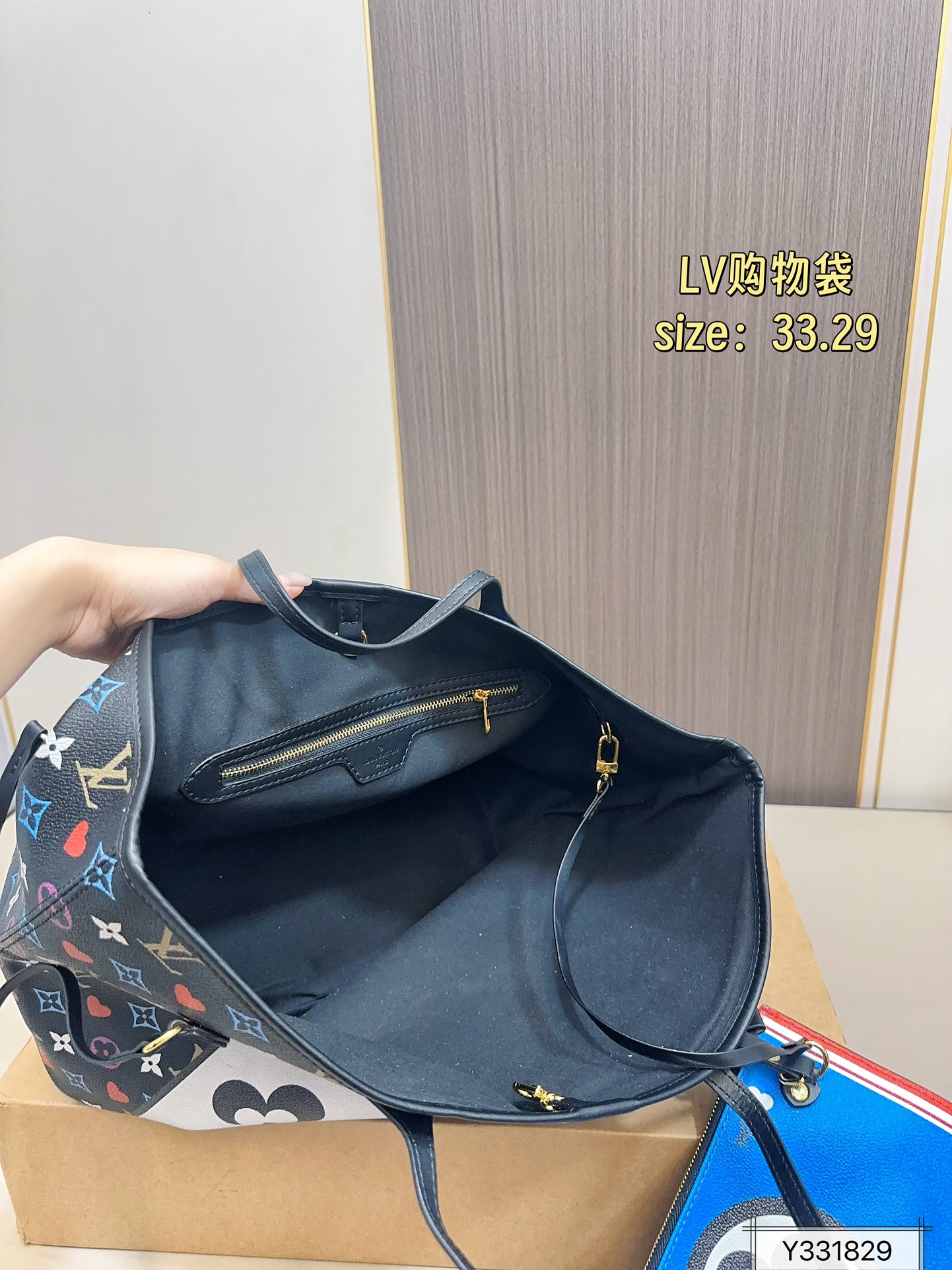 💰175
Lv Neverfull 经典入门款购物袋
骨灰级产物！经典到无可复制！
最最最经典畅销颜色！尺寸33.29