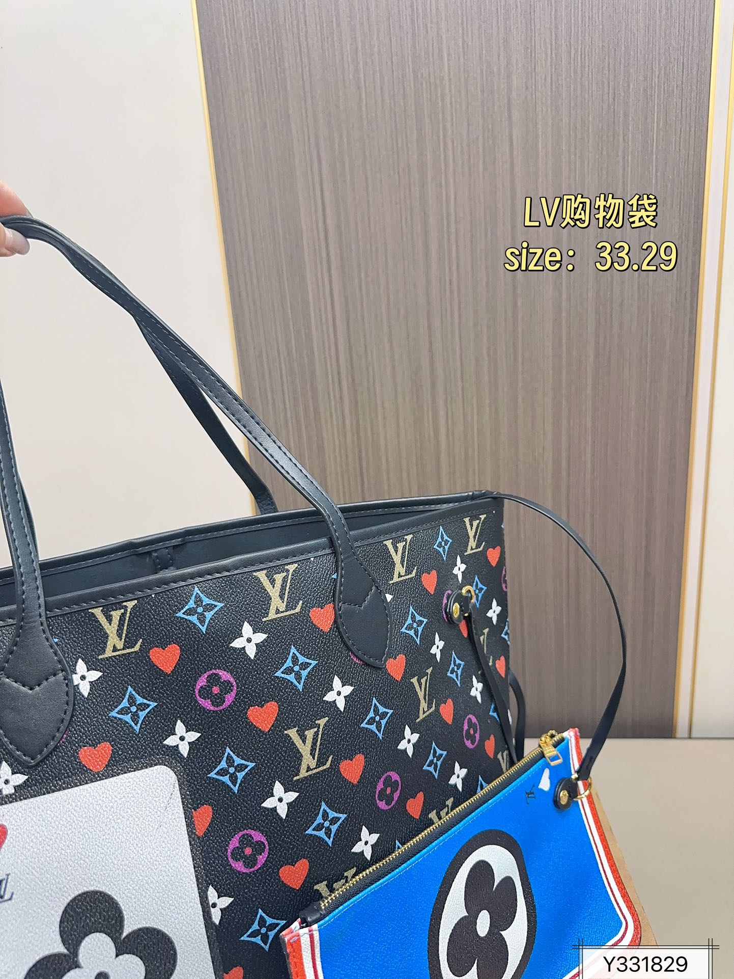 💰175
Lv Neverfull 经典入门款购物袋
骨灰级产物！经典到无可复制！
最最最经典畅销颜色！尺寸33.29