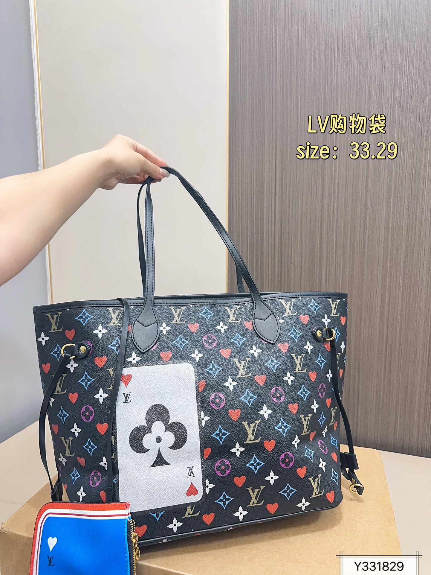 💰175
Lv Neverfull 经典入门款购物袋
骨灰级产物！经典到无可复制！
最最最经典畅销颜色！尺寸33.29