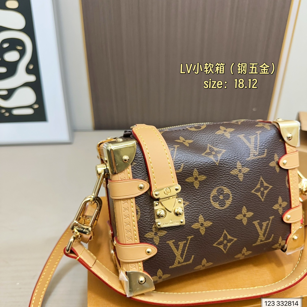 (折叠盒飞机盒)钢五金 尺寸:18×12 LV路易威登老花盒子包小软箱 谷爱凌秀场同款Side Trunk,老花配色~ 硬金属边角,“箱感”十足的新款设计! 百搭耐看,可️以拎着出席任何场景👌