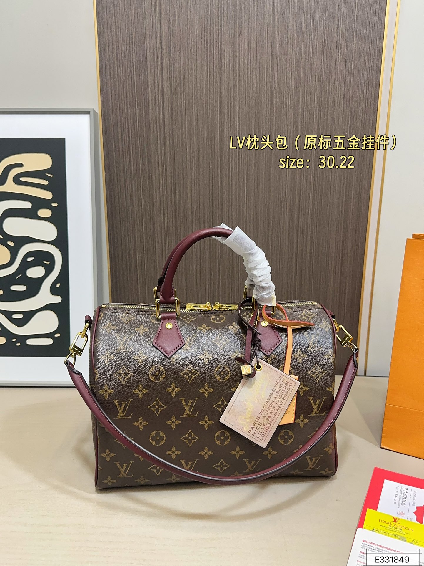 248 Folding Box, Hardware Pendant, Lv New Pillow Bag Now Shipped. Hand-held Shoulder And Cross-body Style. Baby, Hurry Up And Place An Order. The Style Is Classic And Timeless. It Has Always Been Loved By Fashionable Beauties Size: 30 22