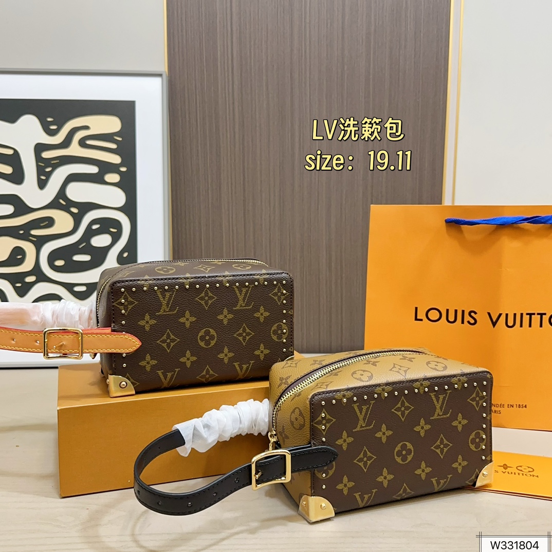 180 Lv Toiletry Bag. Only Luxury Goods In This World Understand Women Best Every Year, Various Cosmetic Bags Are Released To Benefit Delicate Girls. This Cosmetic Bag Is So Beautiful That You Can Carry It Out On The Street Size: 19 11