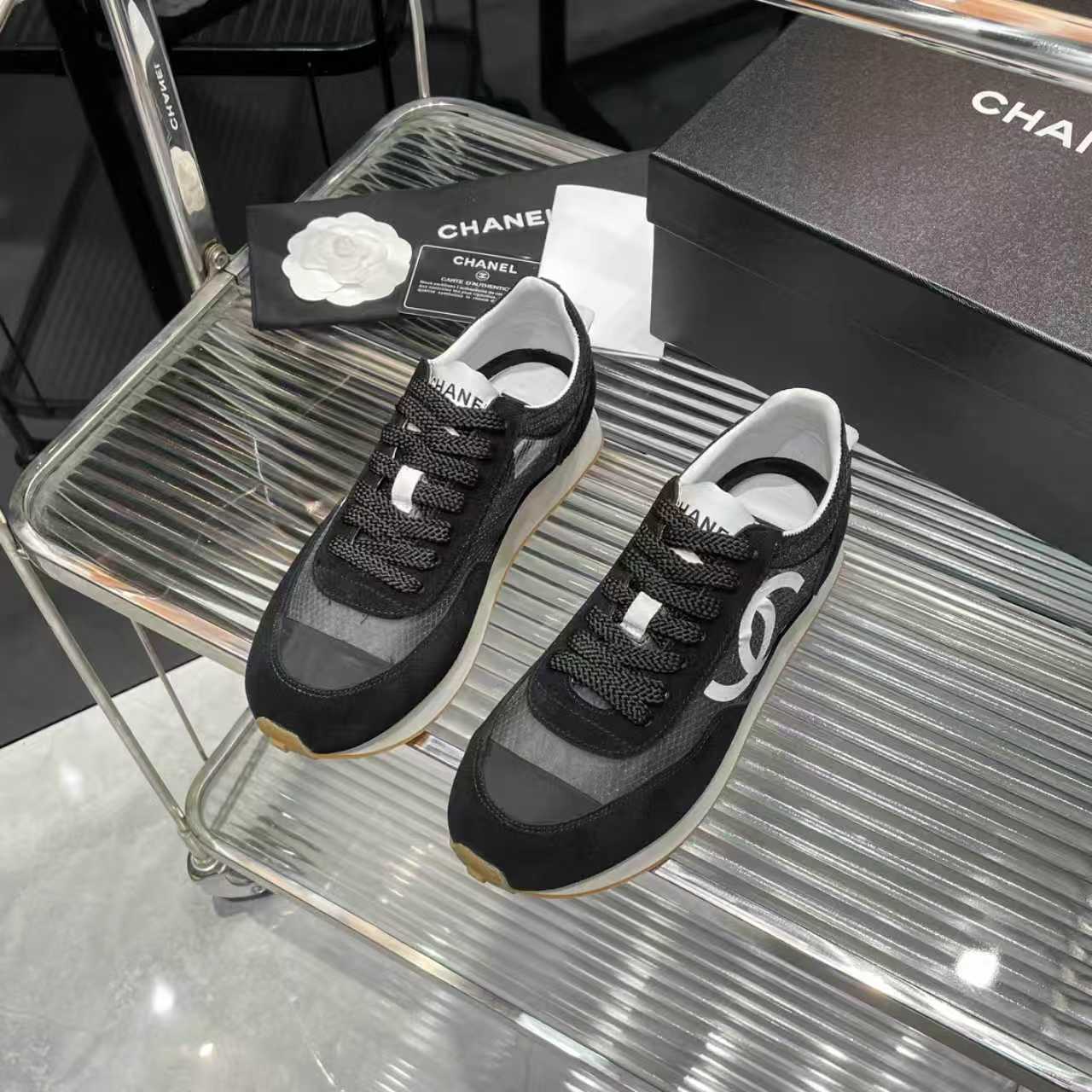 NO:789010,Chanel Chanel panda shoes!  2026 counter top casual sports shoes This classic design; the upper is in the style of electric embroidery with various craftsmanship; the outsole is fashionable and sporty; it is unusual to incorporate a variety of color matching elements... The diversified mix and match is very good-looking and versatile, casual, fashionable, sports, and outdoor can be taken into account... Go material The upper is made of original mercerized cow suede + original waterproof cloth + original first-layer cowhide. The lining is made of sheepskin lining. The outsole is based on the original wear-resistant velvet combination outsole.  Counter boutique packaging complete set for women 35-40, casual shoes/sports shoes, chanel, chanel, sneakers, cowhide, sheepskin19860909Chanel香奈儿熊猫鞋！2026专柜顶级休闲款运动鞋 这款经典设计；鞋面多种工艺电绣的风格；大底却时尚运动；不平凡的拥入了多种配色元素…… 多元化混搭非常好看百搭,休闲,时尚,运动,户外都能兼顾…… Go 材料 鞋面采用 原版丝光牛反绒+原版防水布+原版头层牛皮 内里采用 羊皮里 大底根据 原版耐磨绒组合大底 专柜精品包装全套女35–40,休闲鞋/运动鞋,chanel,chanel,sneakers,cowhide,sheepskin,Women's Shoes