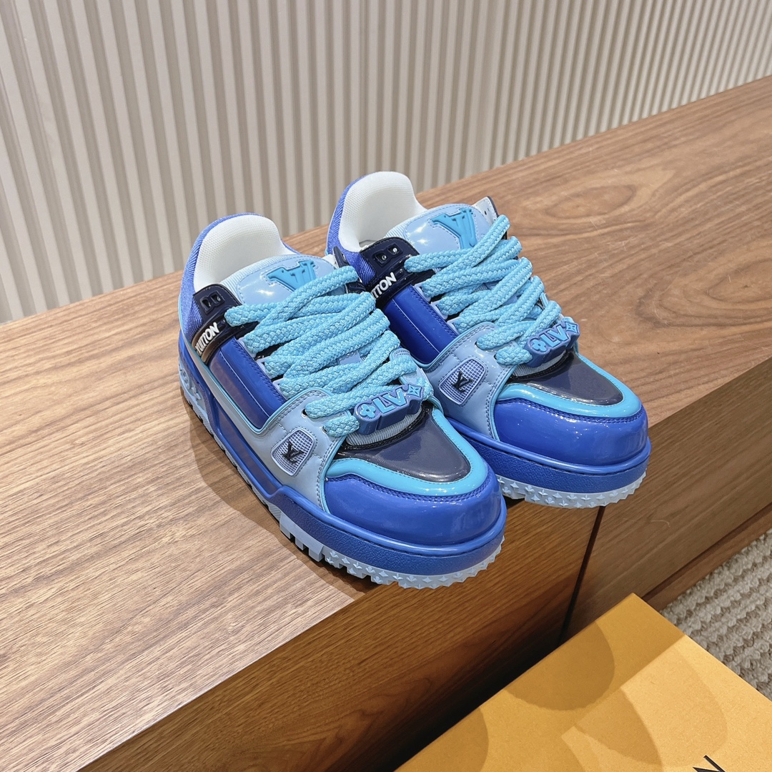 NO:172101,LV new Trainer Little Fatty Louis Vuitton has been disassembled for six months, DIY buckle sports shoes, cute fat trainer, buy styles with eyes closed, breaking the single change of color, younger fat trainer can also be called fat shoes, cute, cute love the most classic fat shoe style, the most classic color matching, high-end, atmospheric and high-end, each style is very good!  Original mold opening cute buckle, original version is exactly the same material and workmanship details. Various leather TPU cloth. Super complex splicing TPU original outsole, original packaging. Size 35-40 for women, 39-44 for men. Top version, casual shoes/sports shoes, louis vuitton, louis vuitton, sneakers19860909LV 新款Trainer小胖丁路易威登历经六个月原版解体调版,DIY饰扣运动鞋板鞋 可爱胖trainer,来闭着眼睛买的款式,打破颜色的单一变化,更年轻了胖trainer也可以叫发福鞋,憨态可掬,可可爱爱最经典的胖子鞋型,最经典的配色, 高端大气上档次 每个款式配色都很赞！原版开模可爱饰扣,原版完全一样材质做工细节 各种皮面TPU 布 超复杂拼接TPU原版大底,原版包装 码数女35-40 男39-44 顶级版,休闲鞋/运动鞋,louis vuitton,louis vuitton,sneakers,Women's Shoes