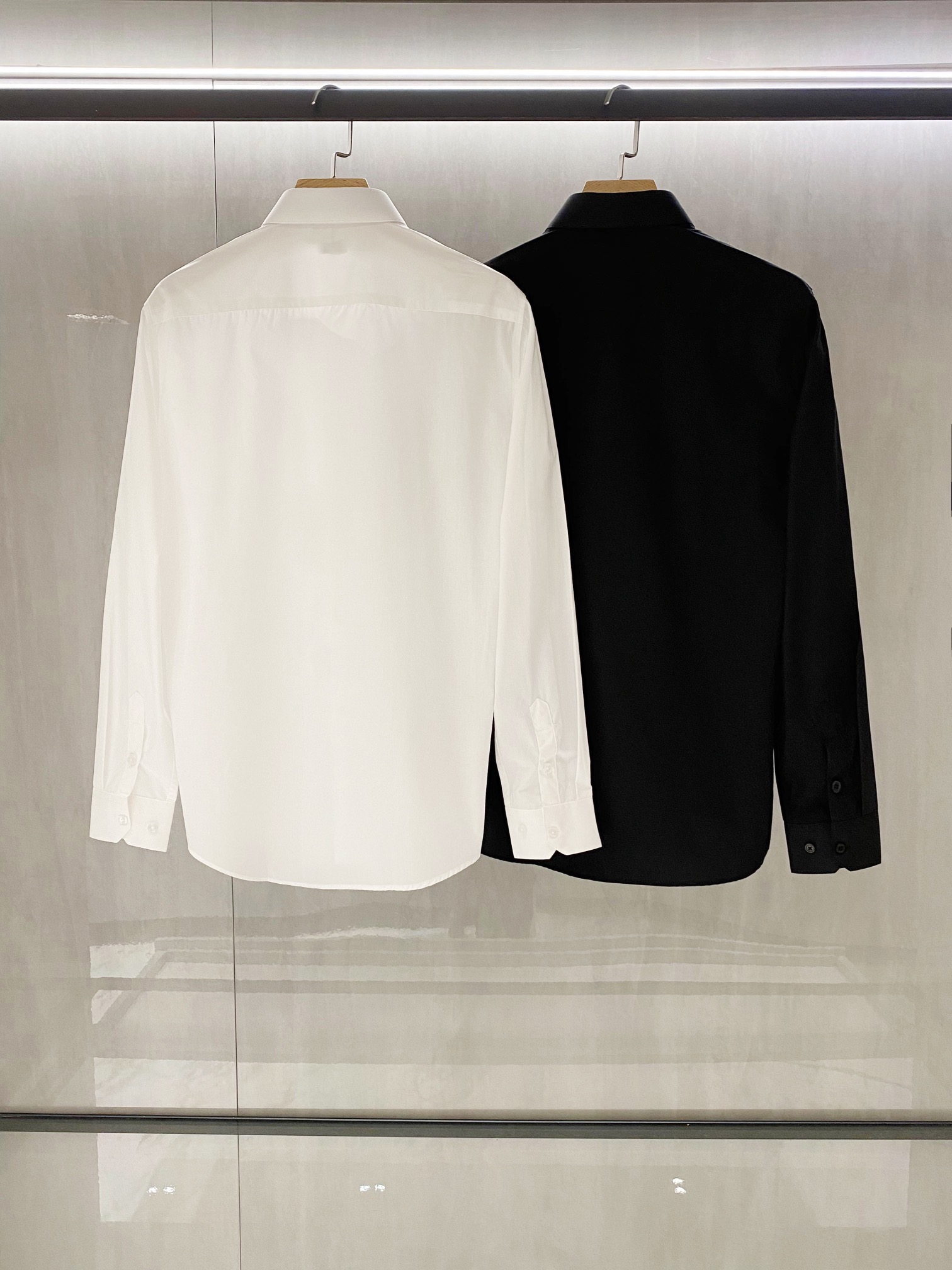 New White Cotton Silk Shirt: Latest Fashion for Autumn/Winter, Gender-Neutral Design, Comfortable and Stylish - 图片 2
