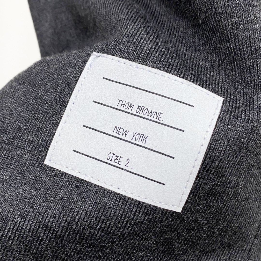 TB焕然一新创新衍生款卫裤.FW🆕Th*m Brow*e 条纹棉质尼龙休闲运动卫裤 依旧属于街控的最爱单