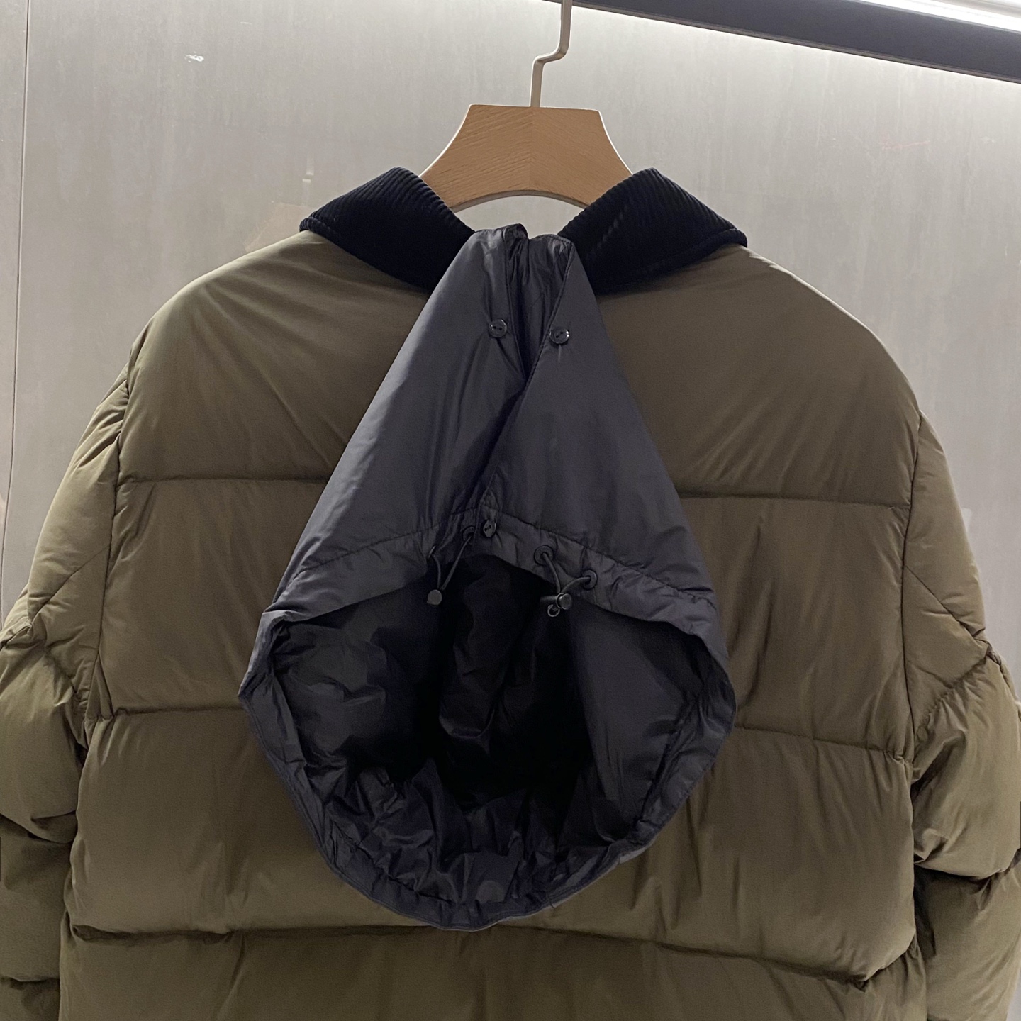 军绿色特写篇展示……连帽可脱卸