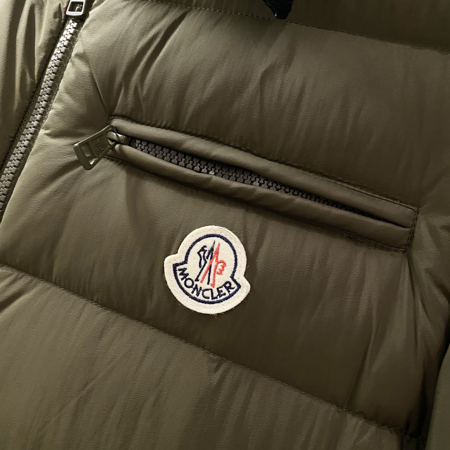 军绿色特写篇展示……连帽可脱卸