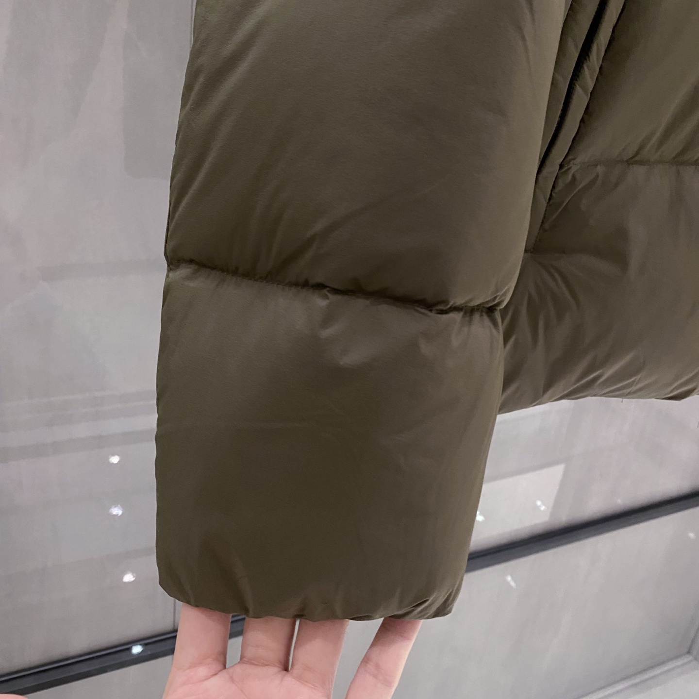 军绿色特写篇展示……连帽可脱卸