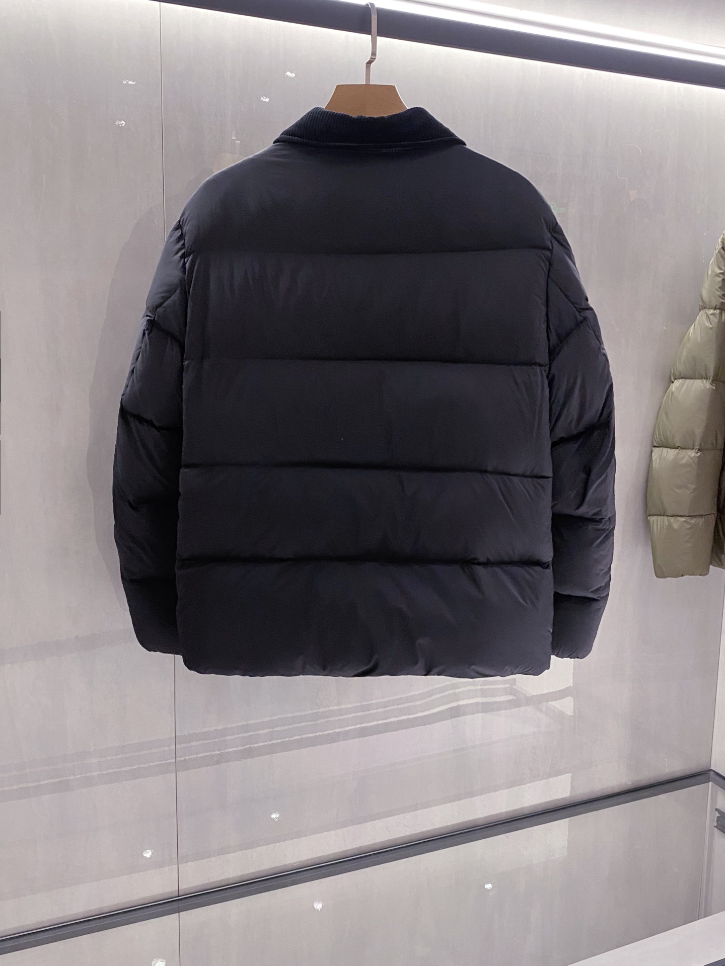 黑色特写篇展示……