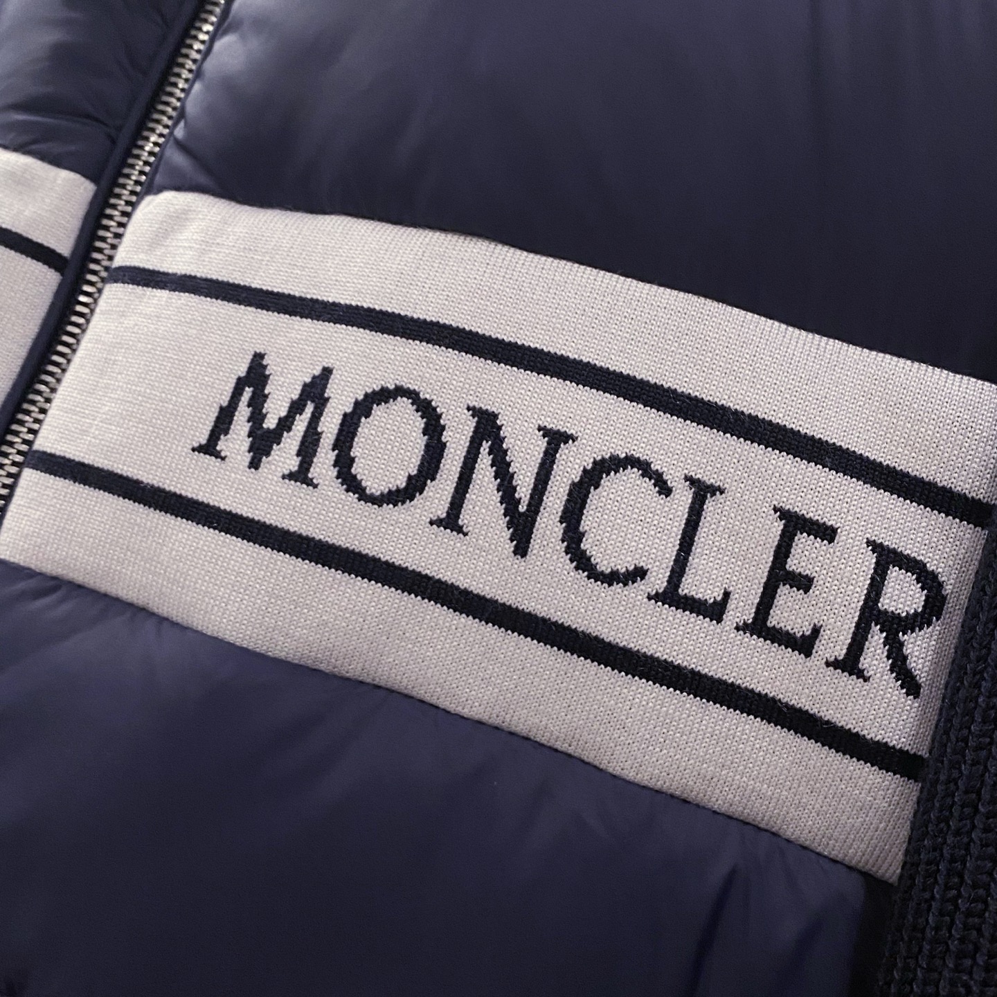 藏蓝色特写篇展示……针织袖高端羽绒服90国标白鸭绒