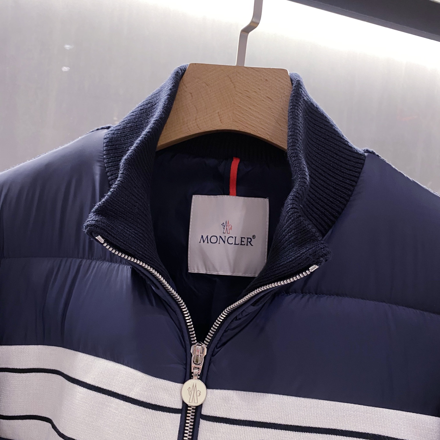 藏蓝色特写篇展示……针织袖高端羽绒服90国标白鸭绒