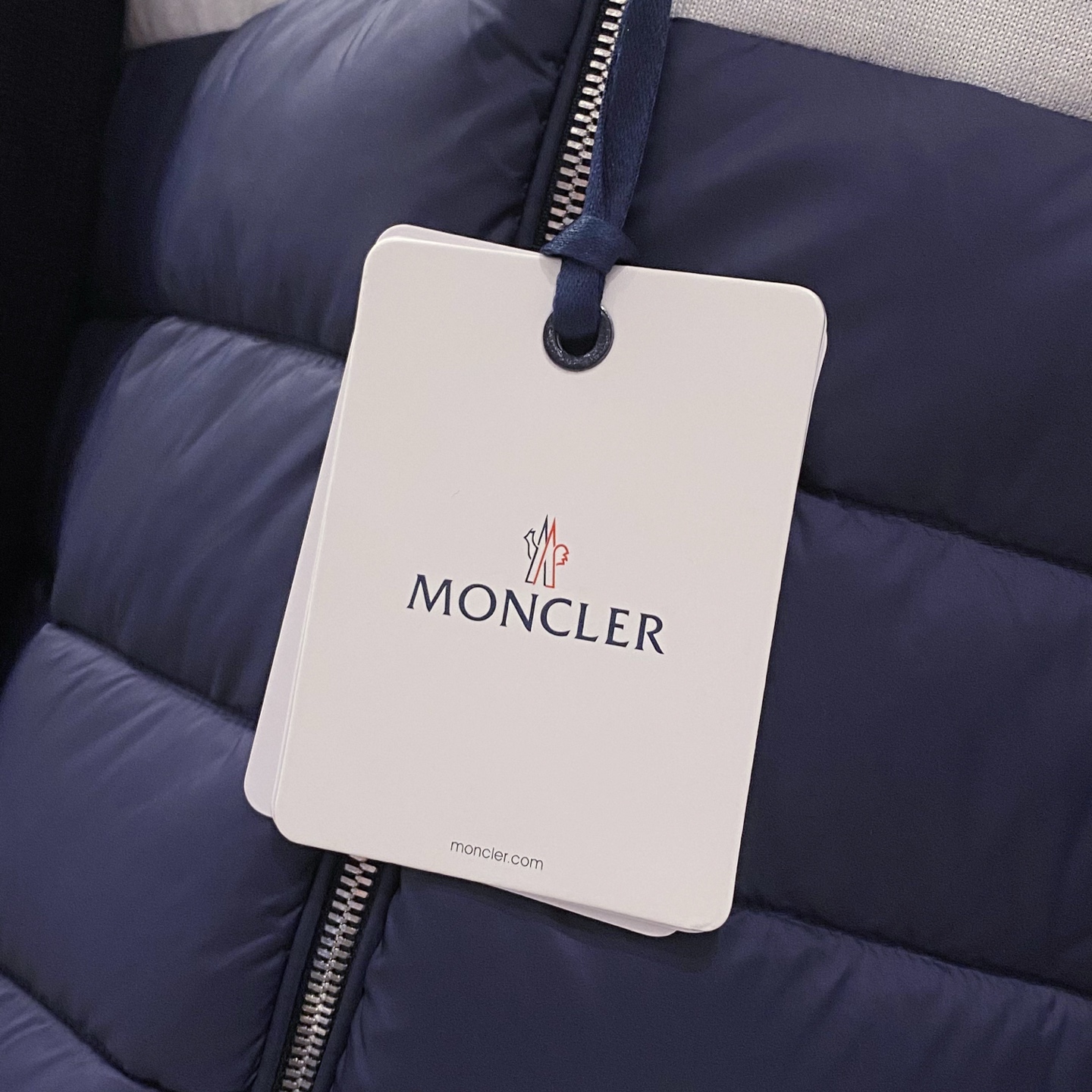 藏蓝色特写篇展示……针织袖高端羽绒服90国标白鸭绒