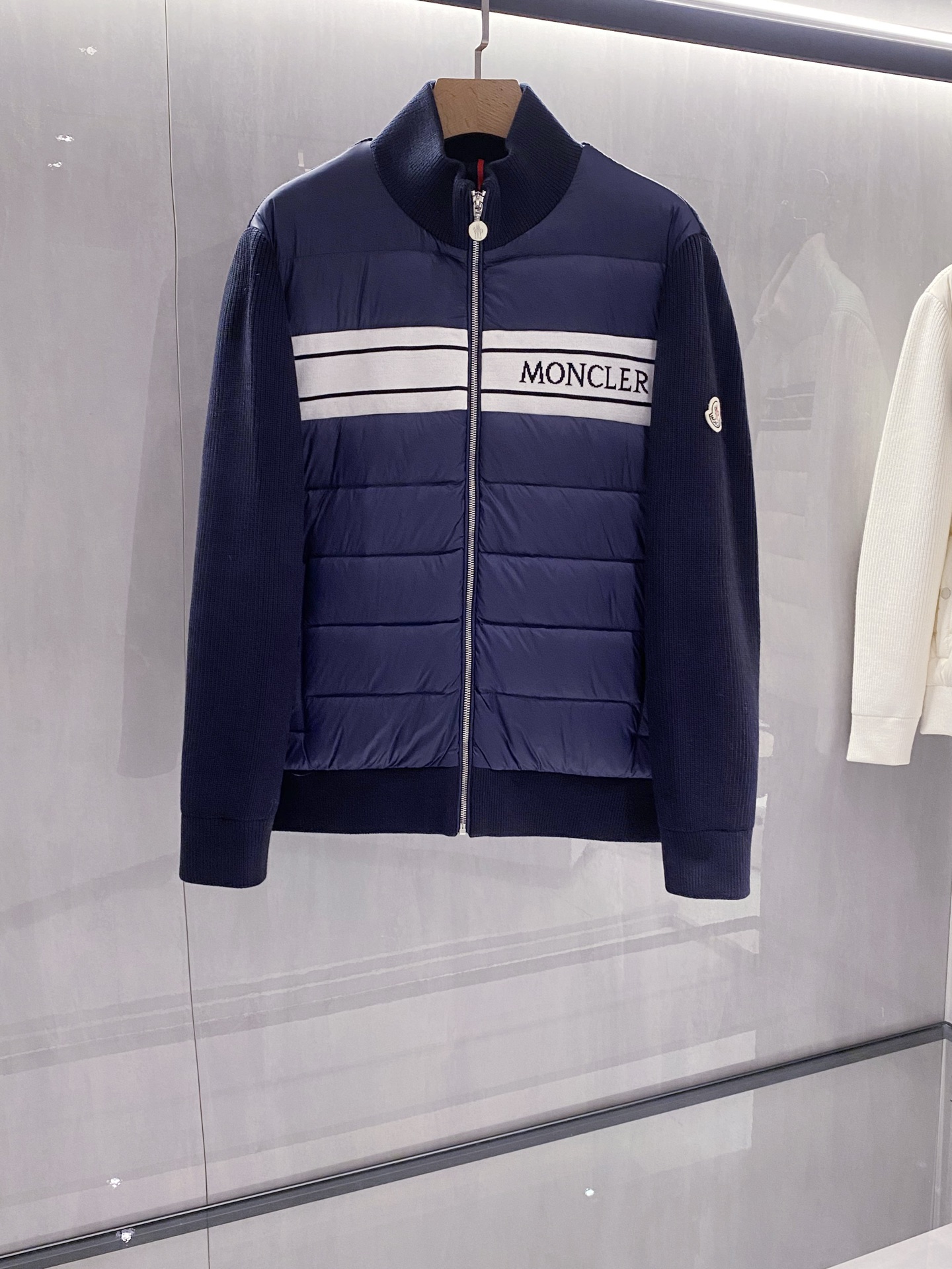 藏蓝色特写篇展示……针织袖高端羽绒服90国标白鸭绒