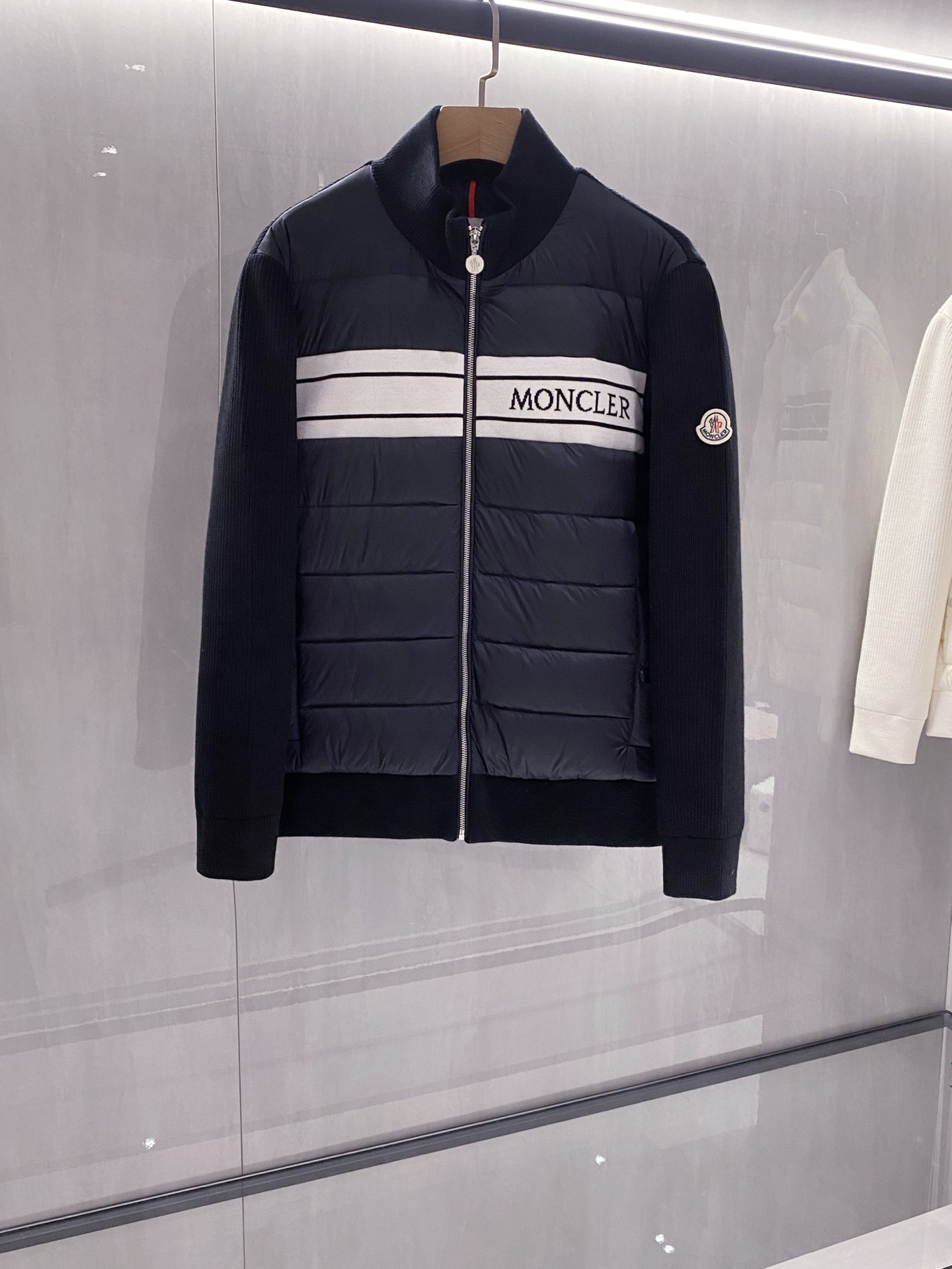 黑色特写篇展示……