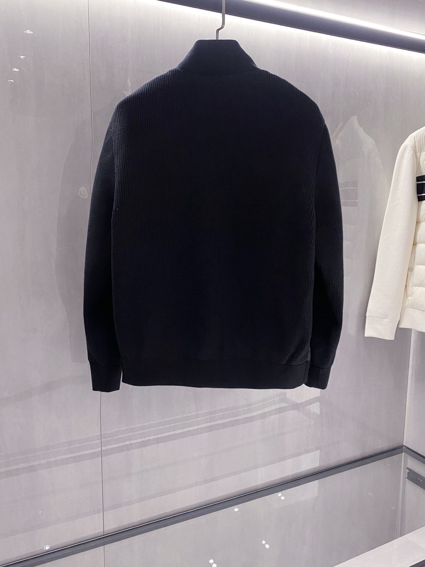 黑色特写篇展示……