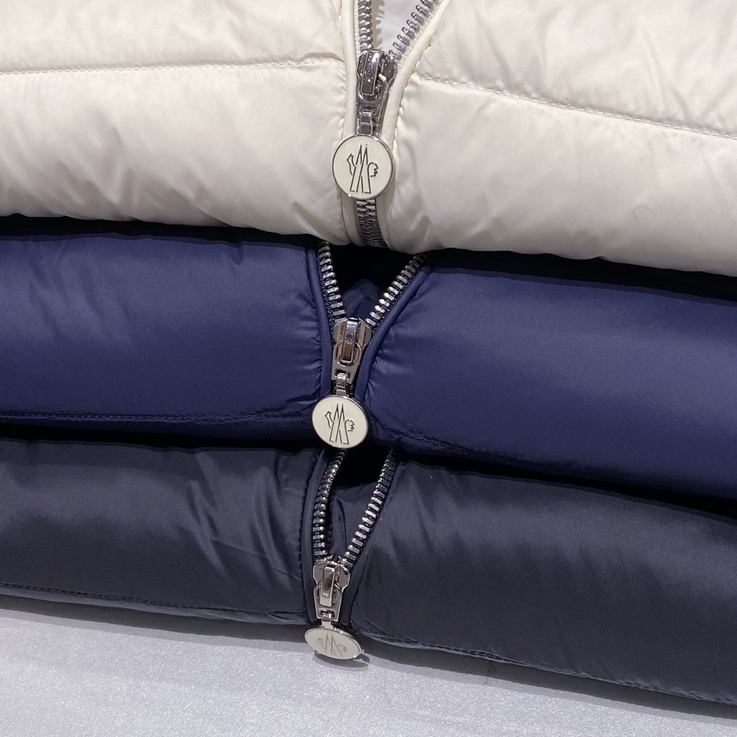 新品)Moncl*r 25ss秋冬针织袖保暖羽绒立领飞行夹克上衣，LL男款时尚休闲经典LOGO飞行夹克羽