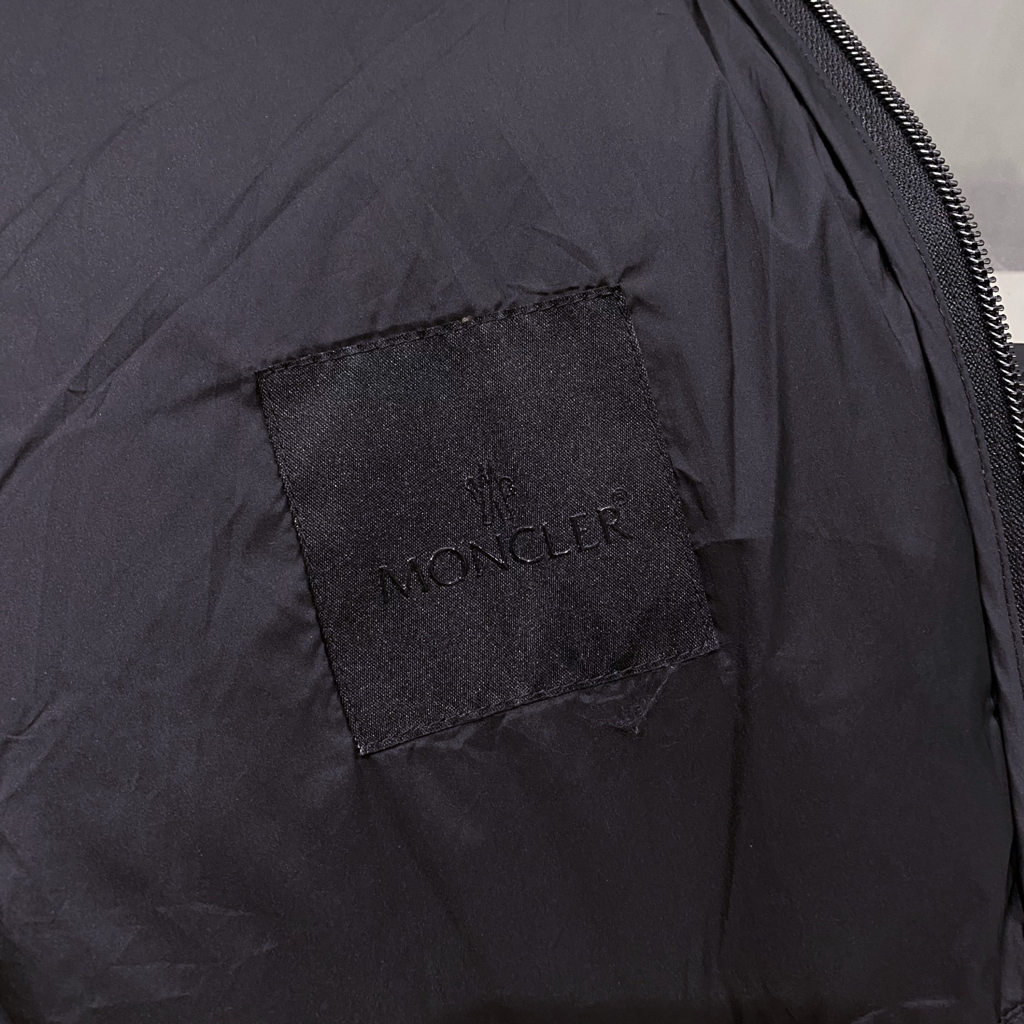 特写篇展示……连帽轻薄羽绒服