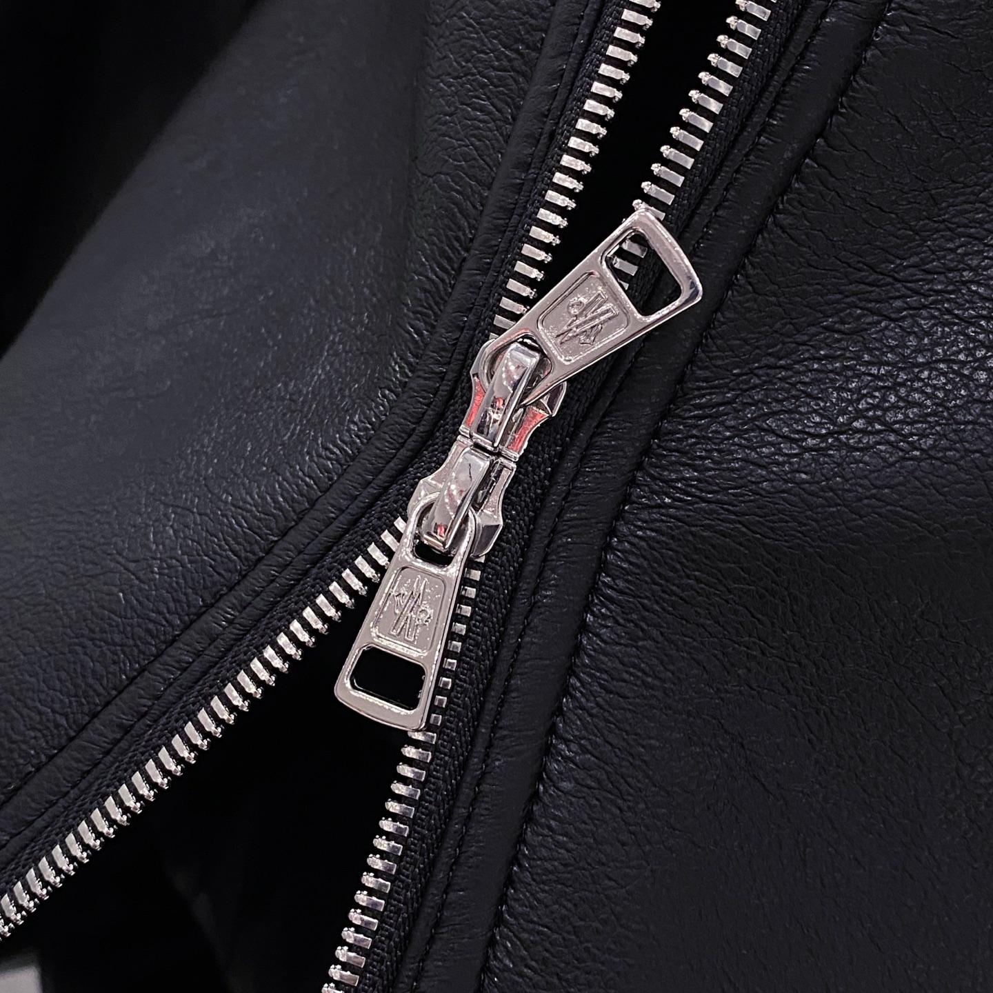 黑色特写篇展示……