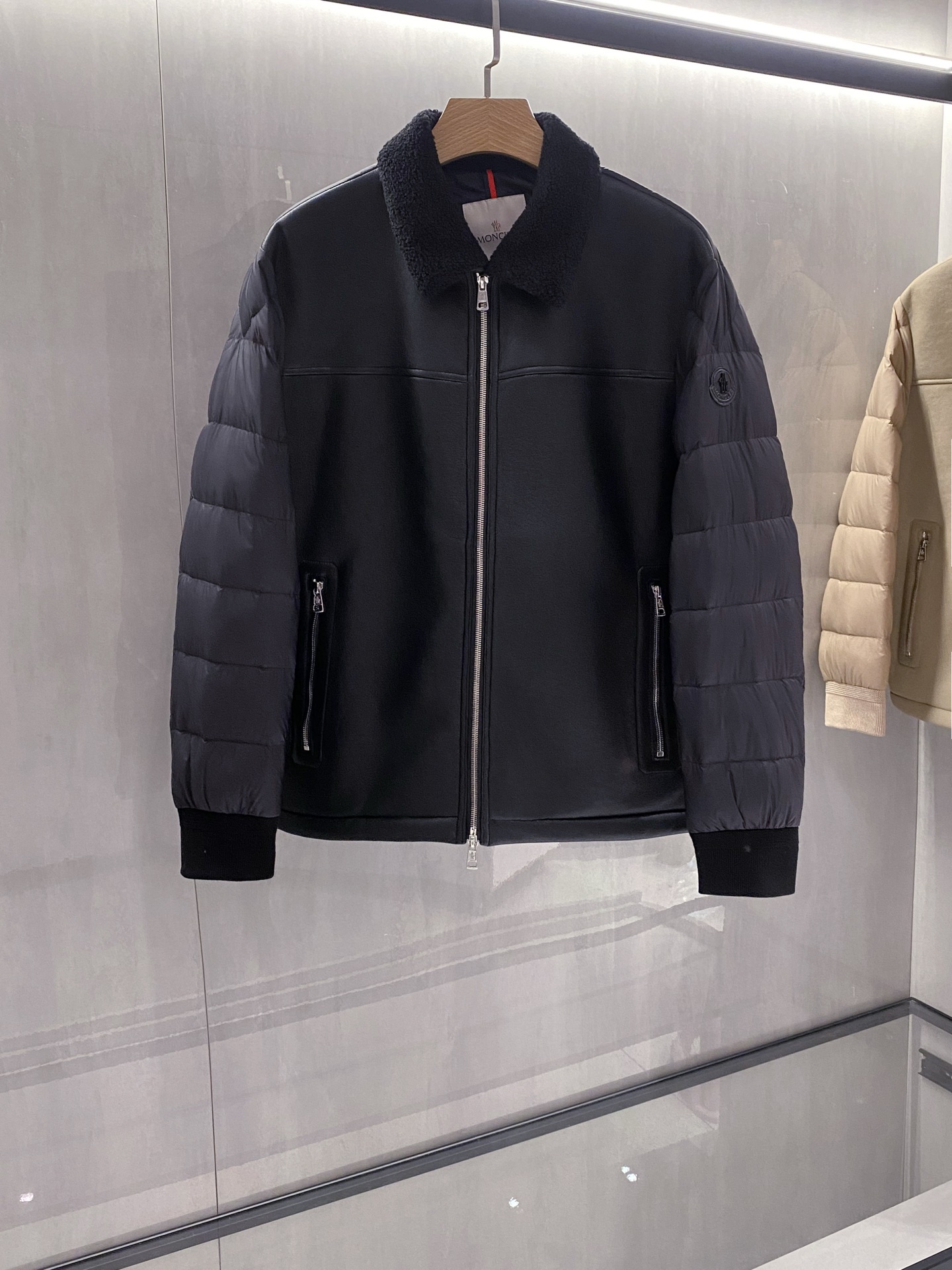 黑色特写篇展示……